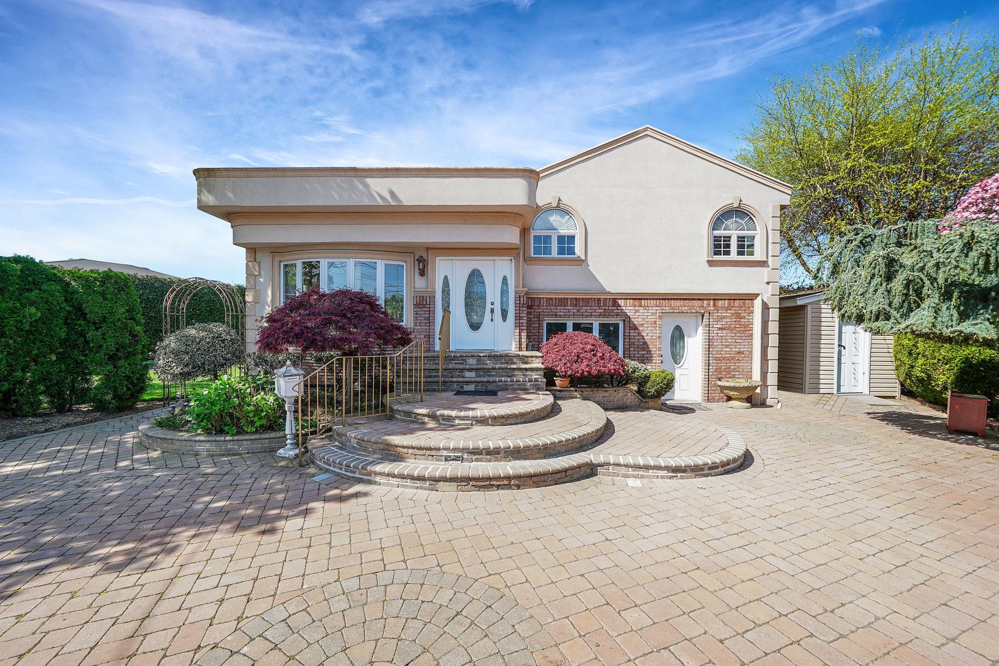 #1 photo, 1072 Hicksville Road, Seaford , NY 11783