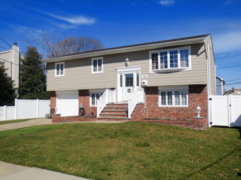 #1 photo, 154 Granada Parkway, Lindenhurst , NY 11757