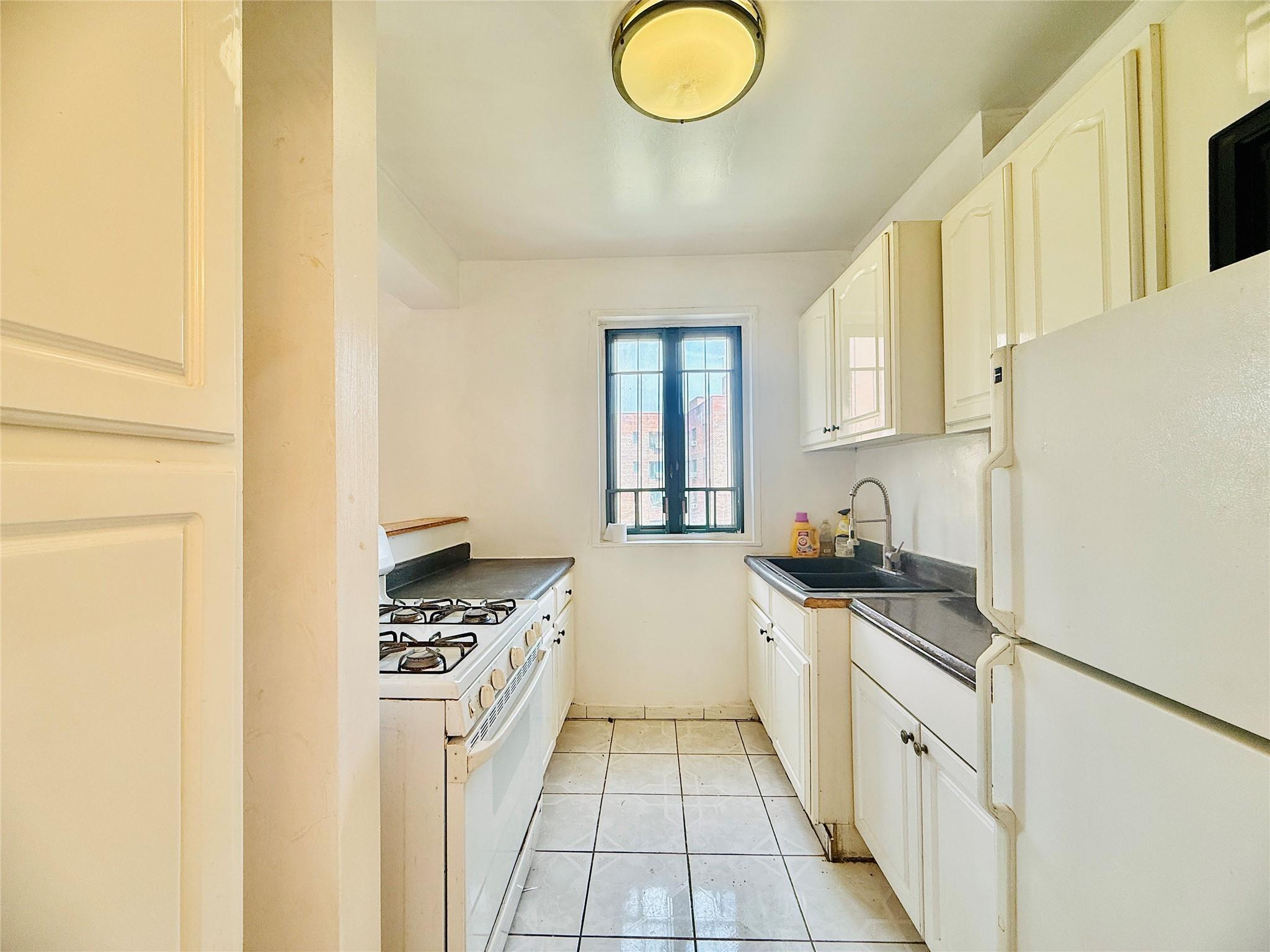 #1 photo, 1640 Metropolitan Avenue, Bronx , NY 10462