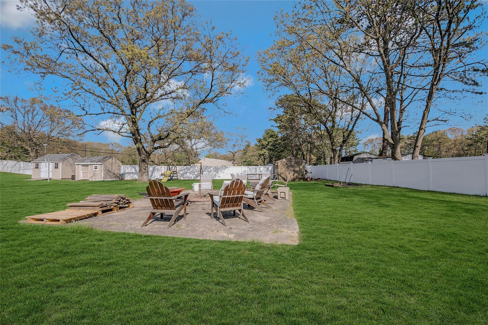 #13 photo, 203 N Coleman Road, サフォーク郡 Centereach , NY 11720