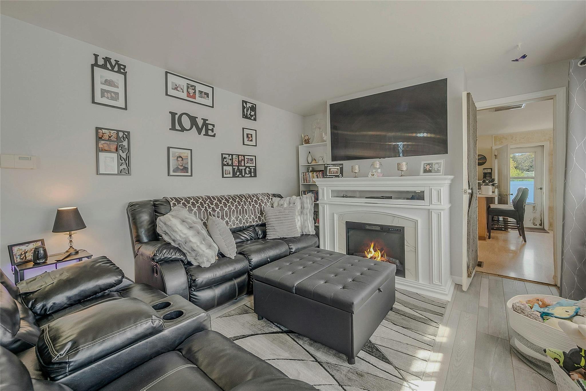 #4 photo, 203 N Coleman Road, サフォーク郡 Centereach , NY 11720