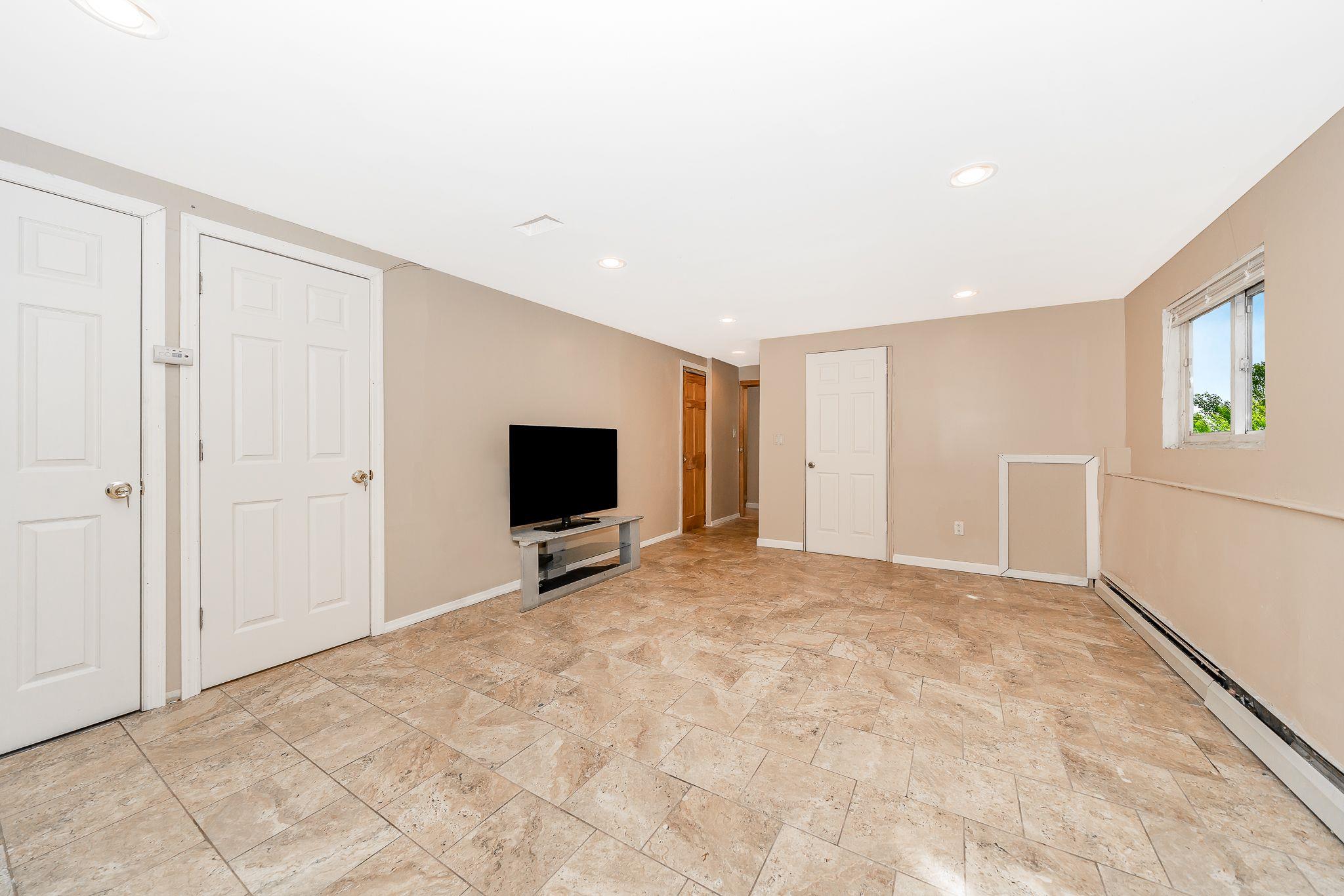 #17 photo, 47 Briarwood Road, サフォーク郡 Wheatley Heights , NY 11798