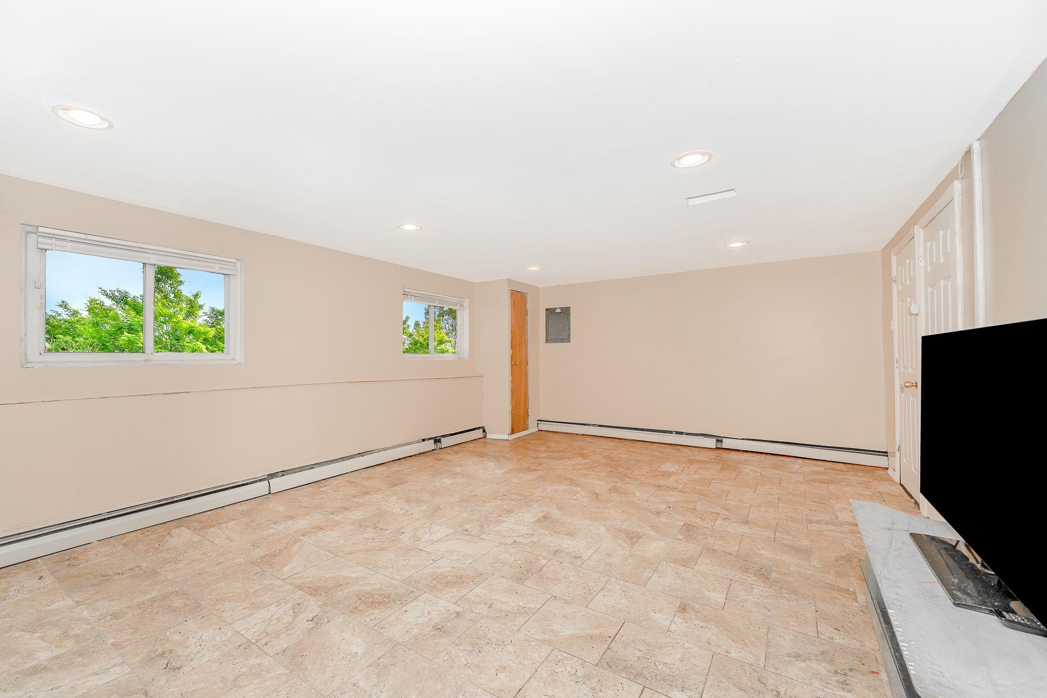 #18 photo, 47 Briarwood Road, サフォーク郡 Wheatley Heights , NY 11798