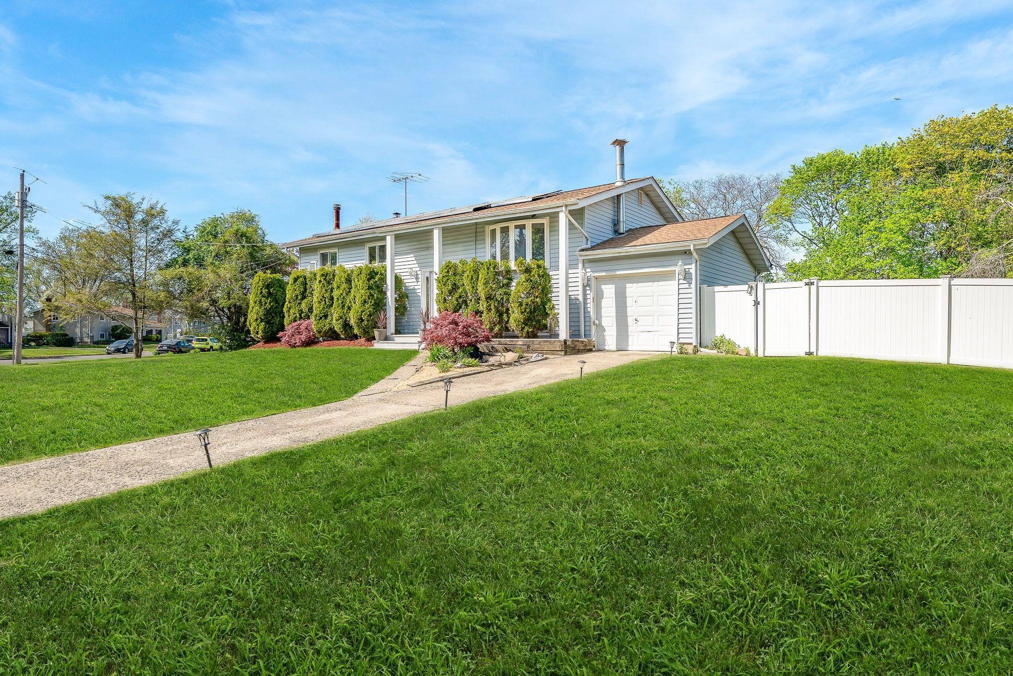 #3 photo, 47 Briarwood Road, サフォーク郡 Wheatley Heights , NY 11798