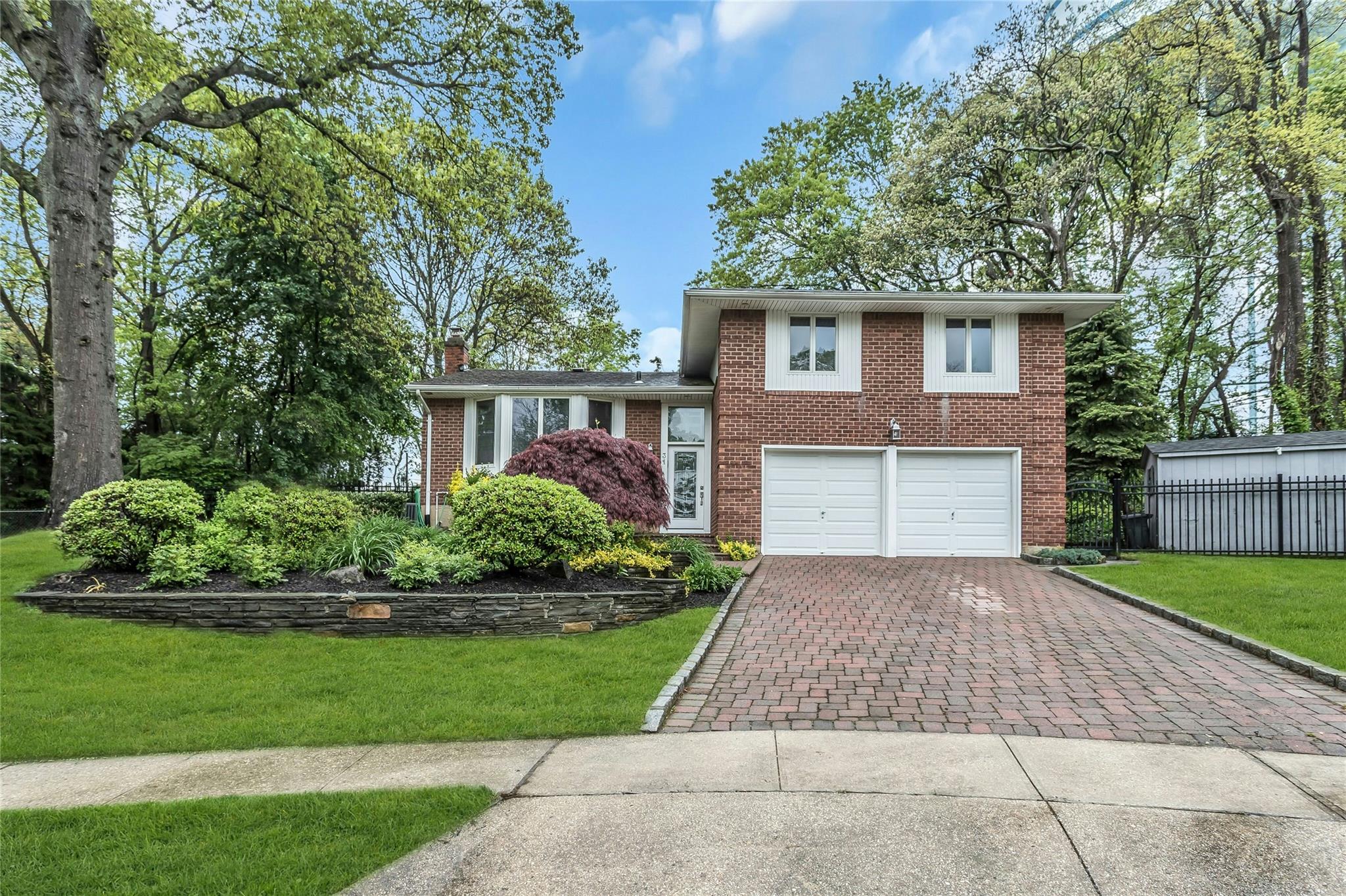 #1 photo, 31 Elmwood Court, 長島 Plainview , NY 11803