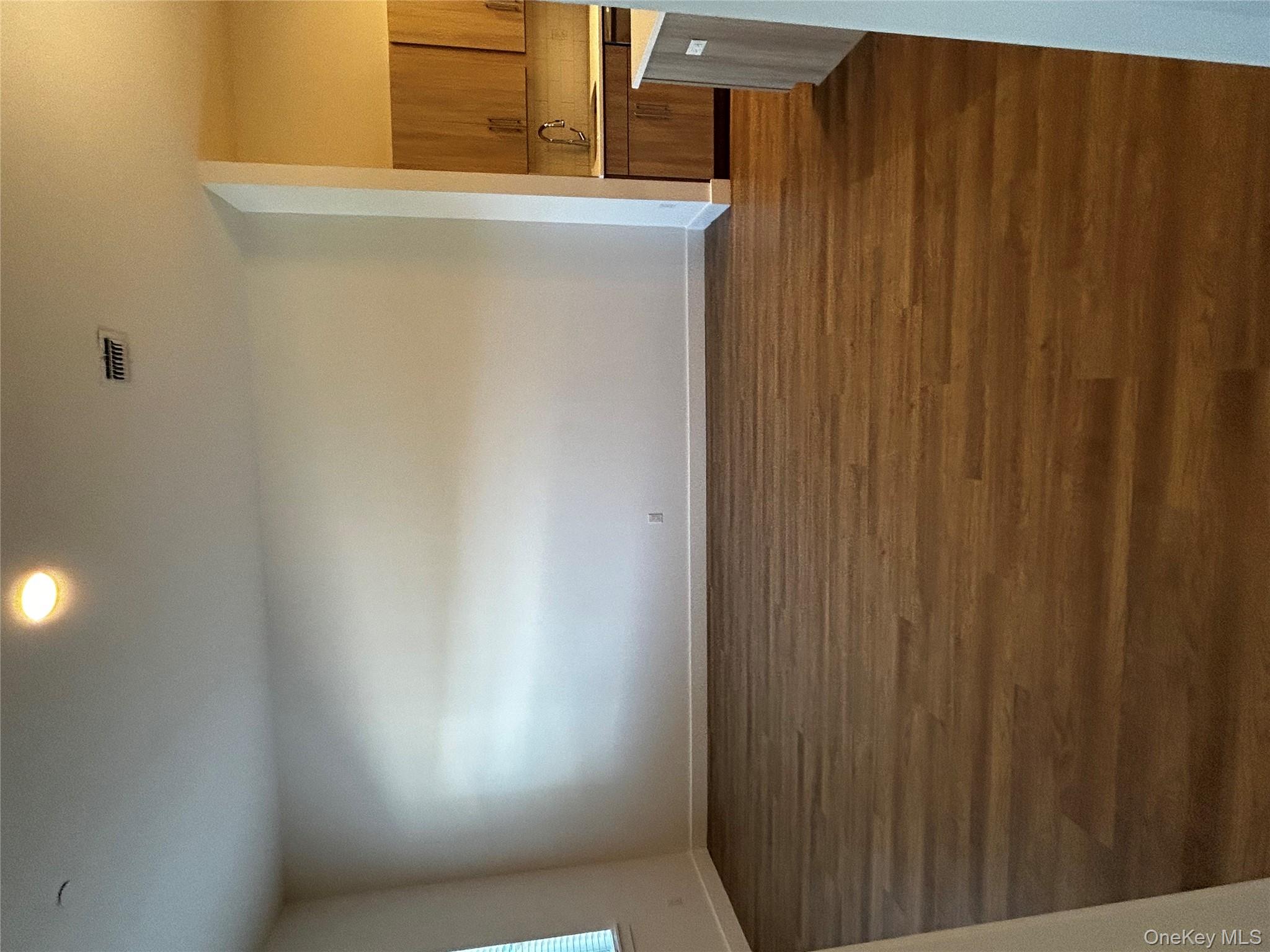 #5 photo, 4180 Sunrise Highway, サフォーク郡 Oakdale , NY 11769