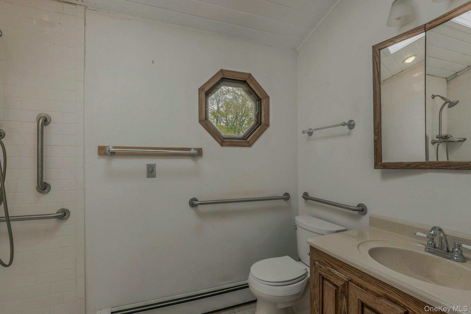 #9 photo, 43 Floyd Place, ناسو East Norwich , NY 11732