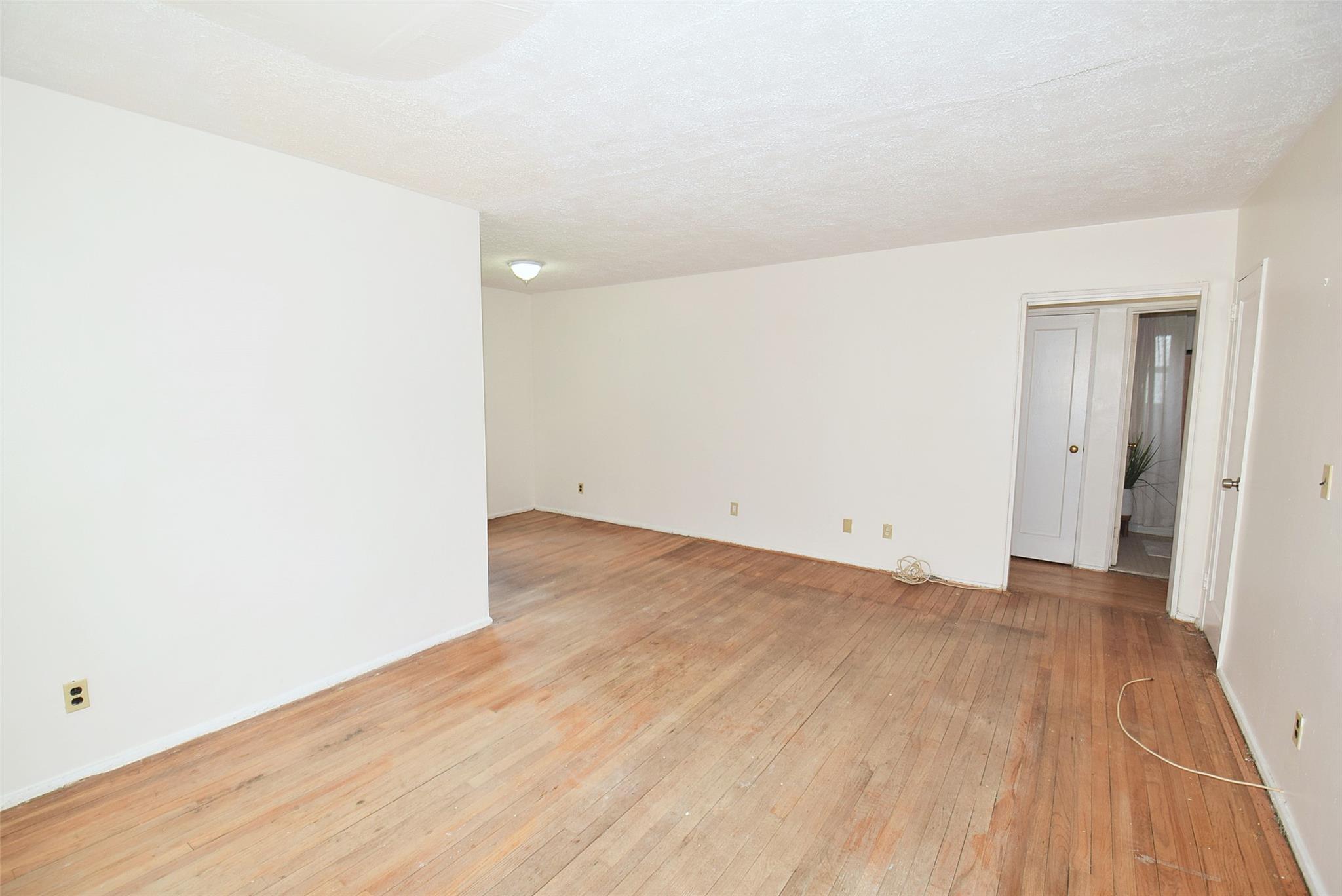 #10 photo, 163-49 Willets Pt Boulevard, Whitestone , NY 11357