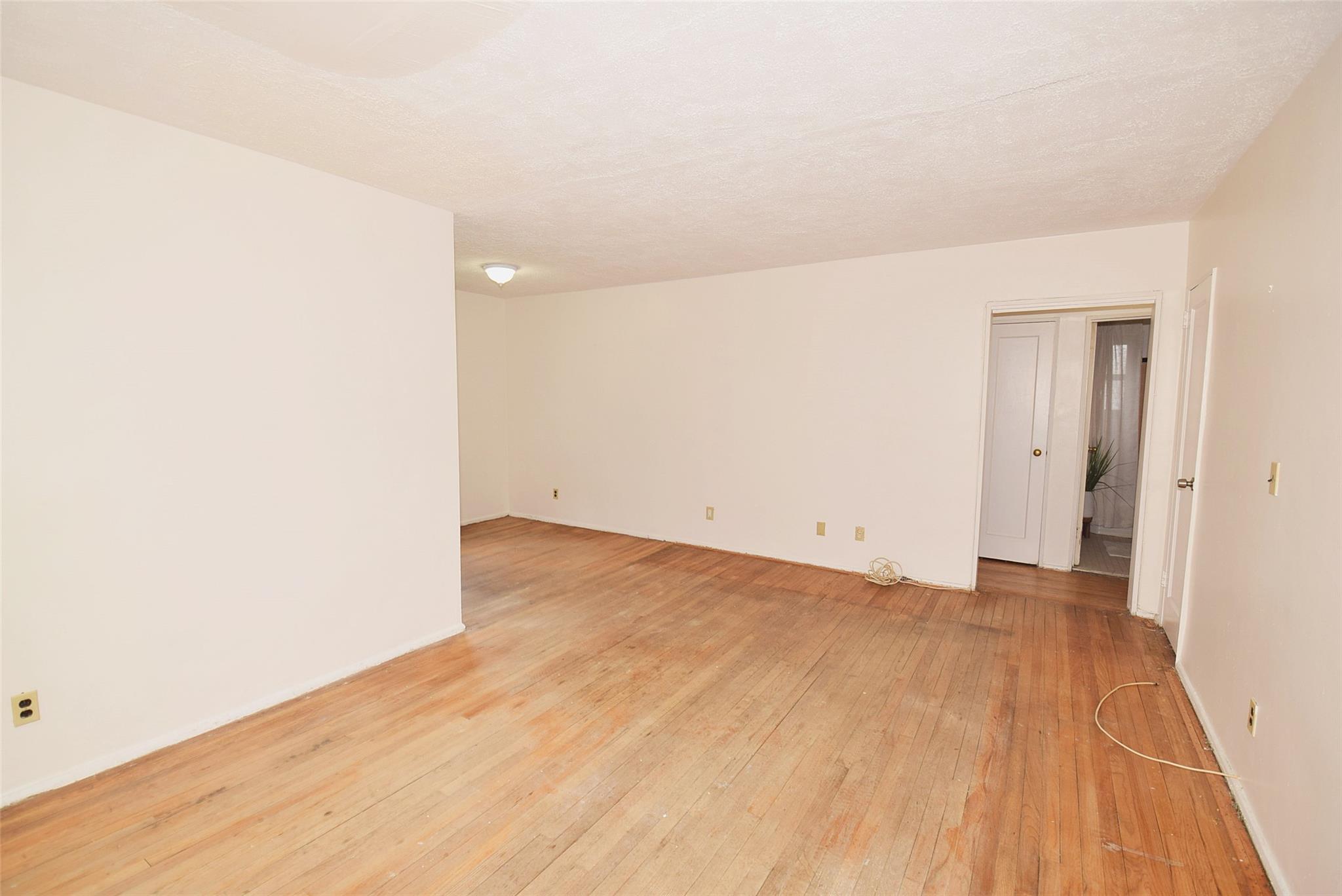 #3 photo, 163-49 Willets Pt Boulevard, Whitestone , NY 11357