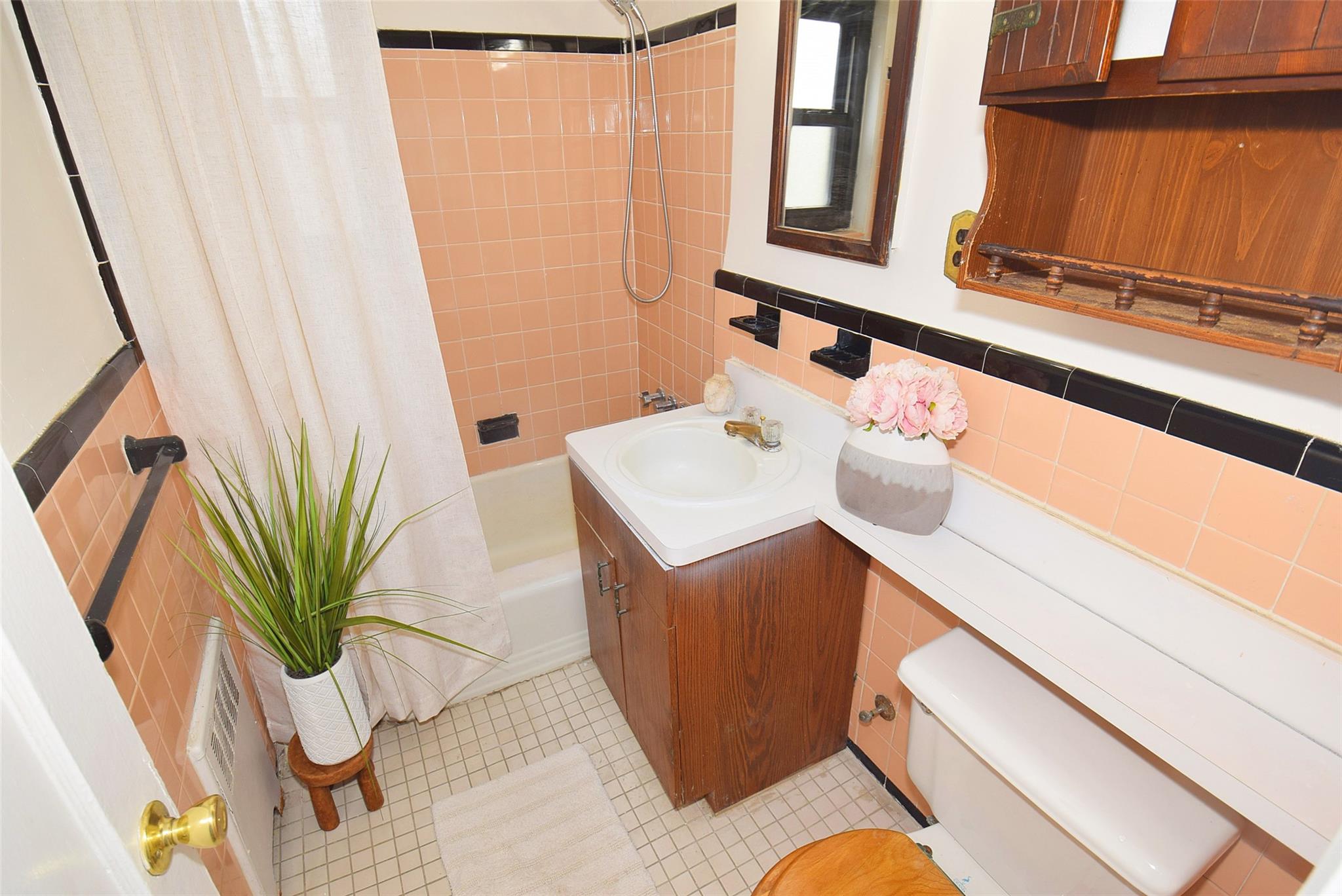 #8 photo, 163-49 Willets Pt Boulevard, Whitestone , NY 11357