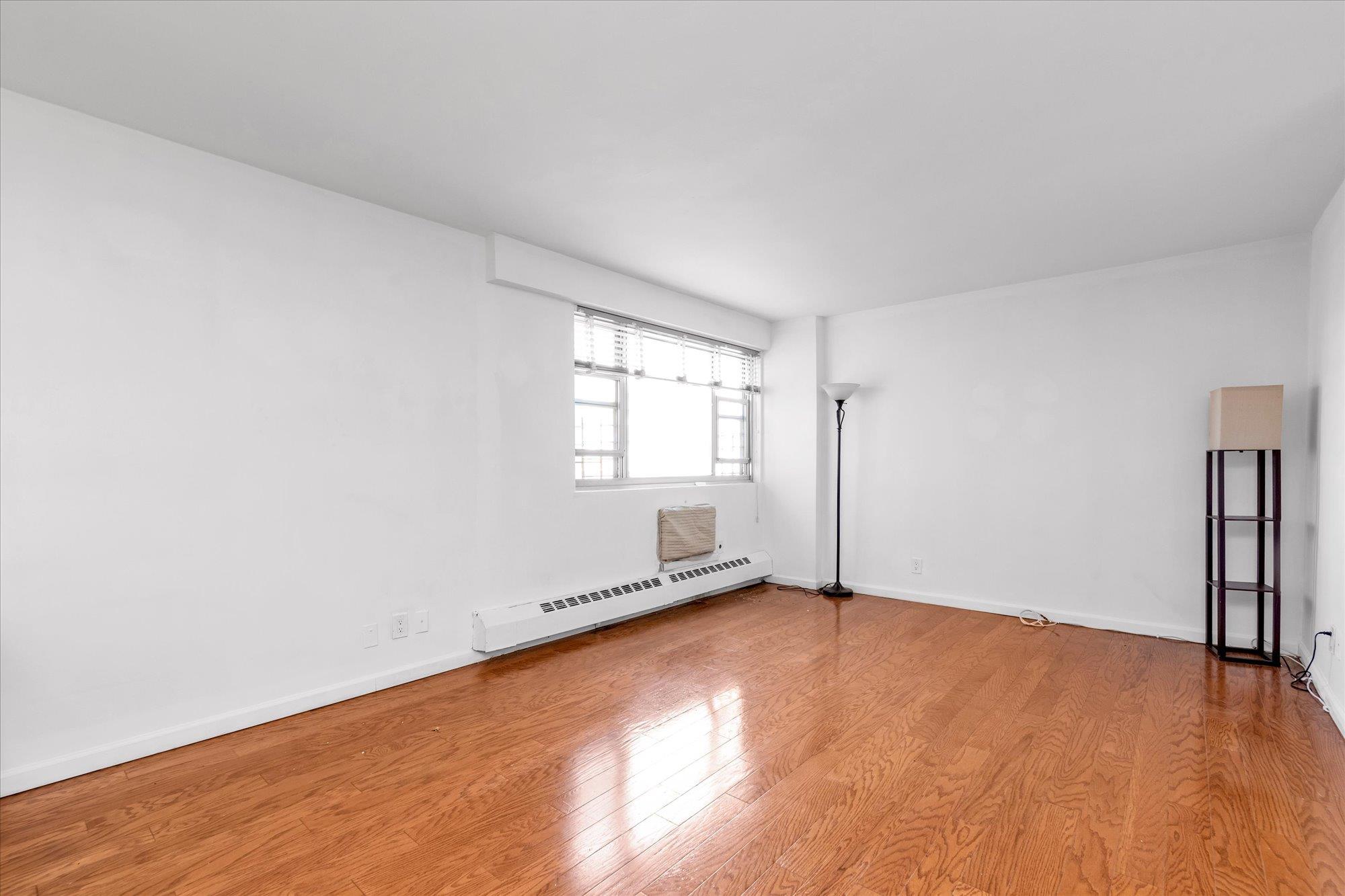 #3 photo, 52-30 39 Drive, クイーンズ区 Woodside , NY 11377