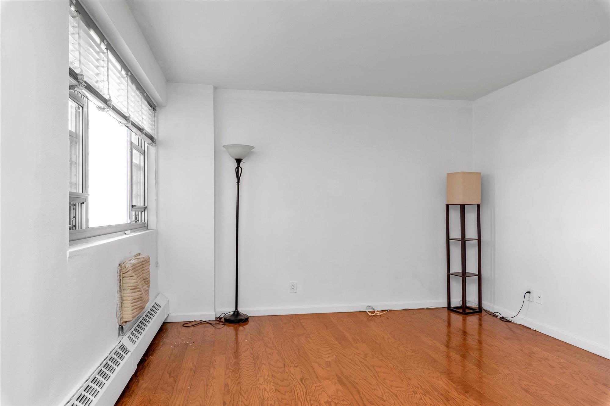 #4 photo, 52-30 39 Drive, クイーンズ区 Woodside , NY 11377