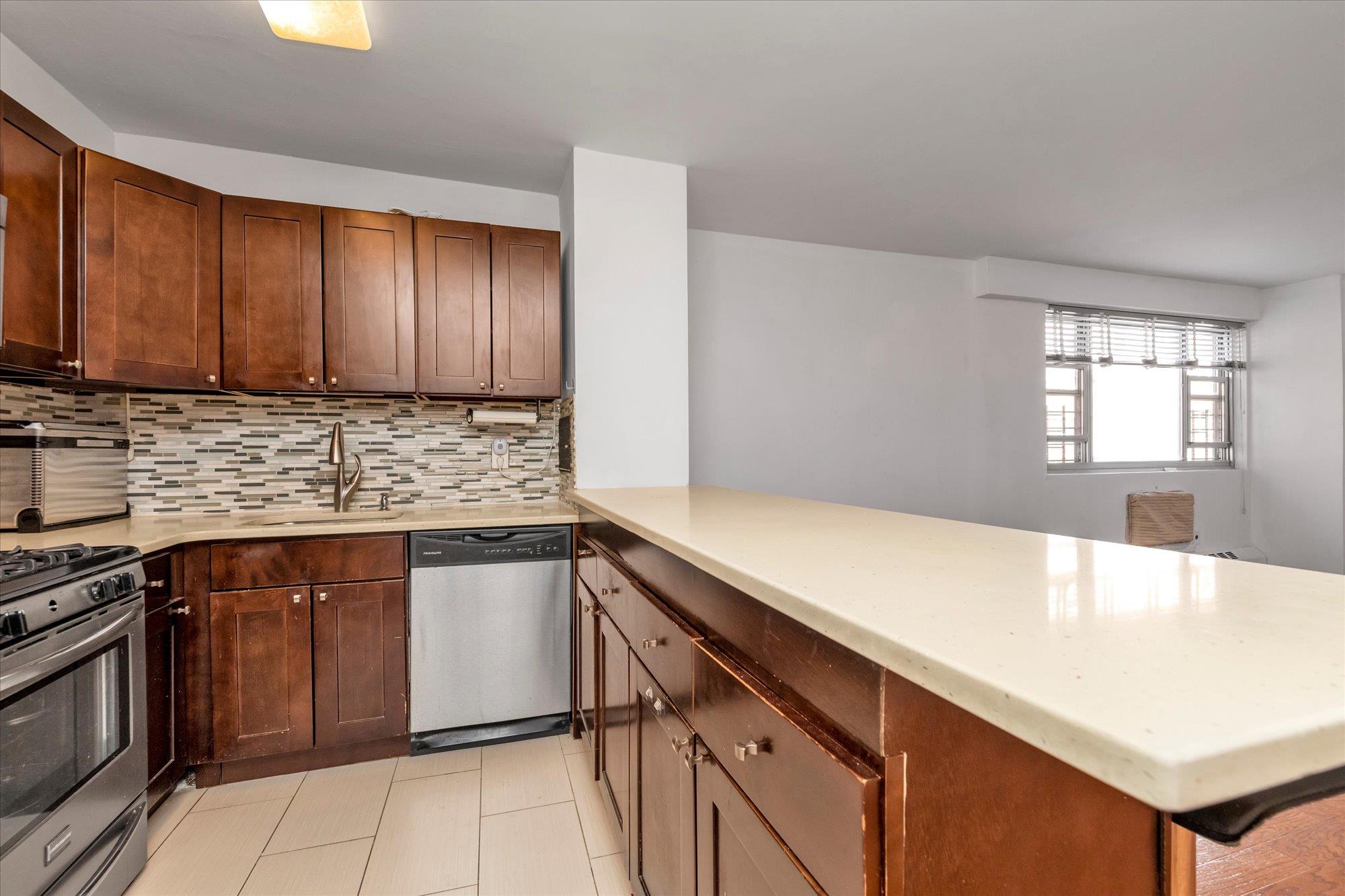 #7 photo, 52-30 39 Drive, クイーンズ区 Woodside , NY 11377