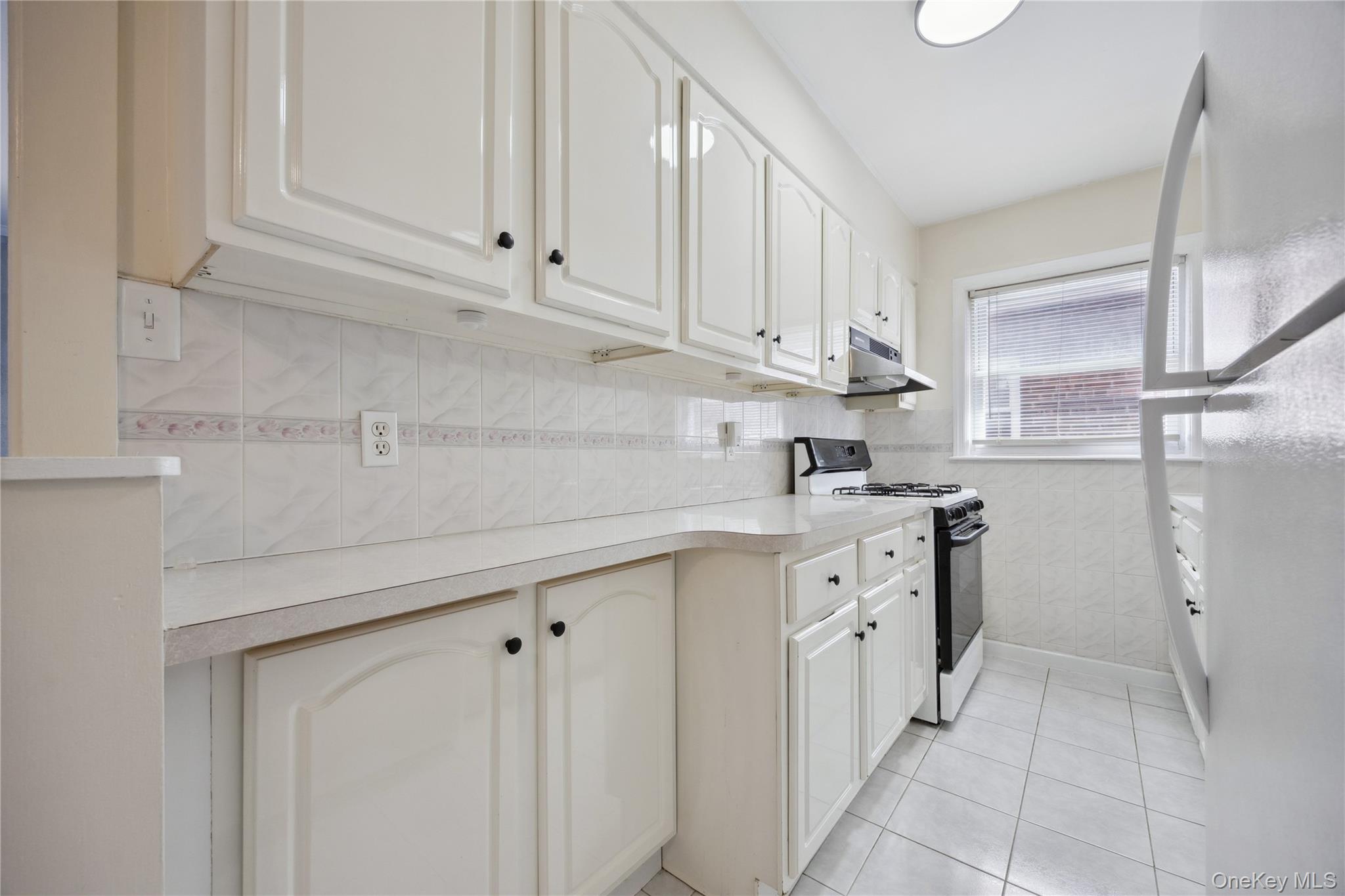 #4 photo, 43-28 196 Street, Flushing , NY 11358