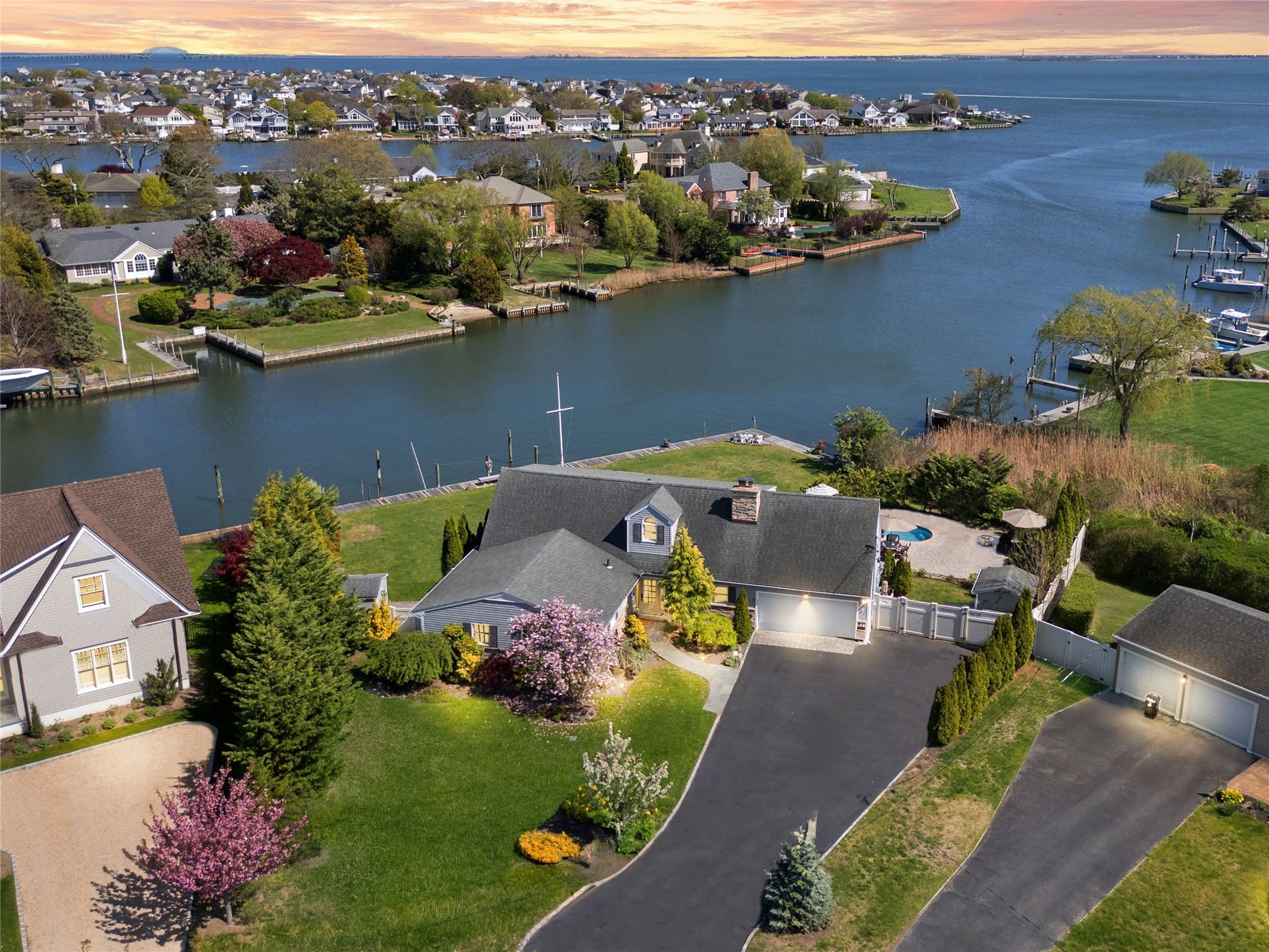 #1 photo, 17 Harbour Road, Babylon , NY 11702