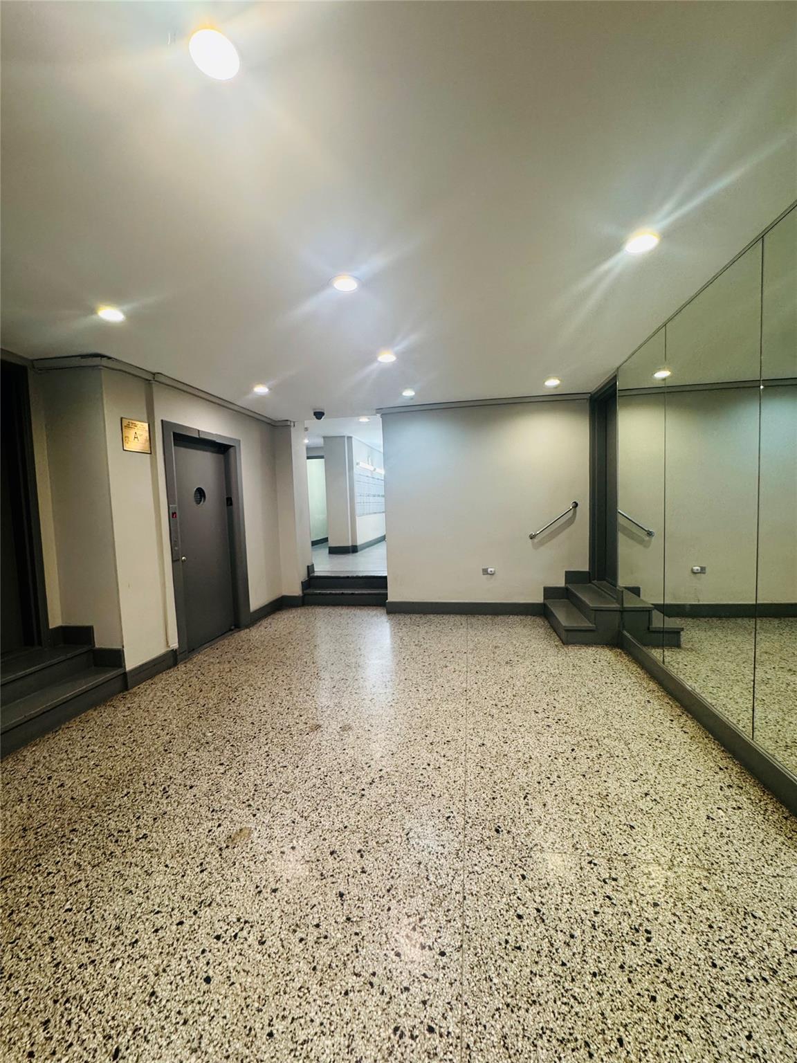 #10 photo, 86-04 Grand Ave, クイーンズ区 Elmhurst , NY 11373