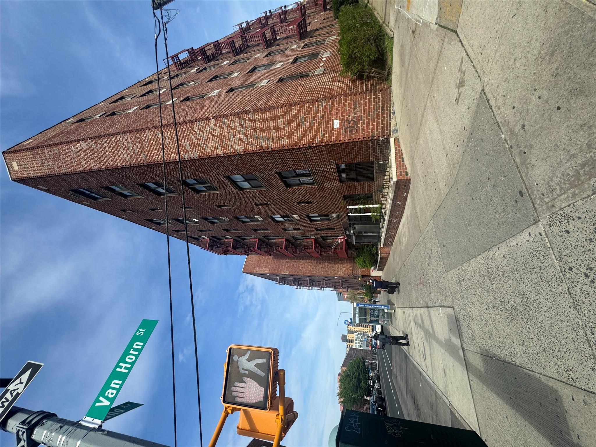 #11 photo, 86-04 Grand Ave, クイーンズ区 Elmhurst , NY 11373