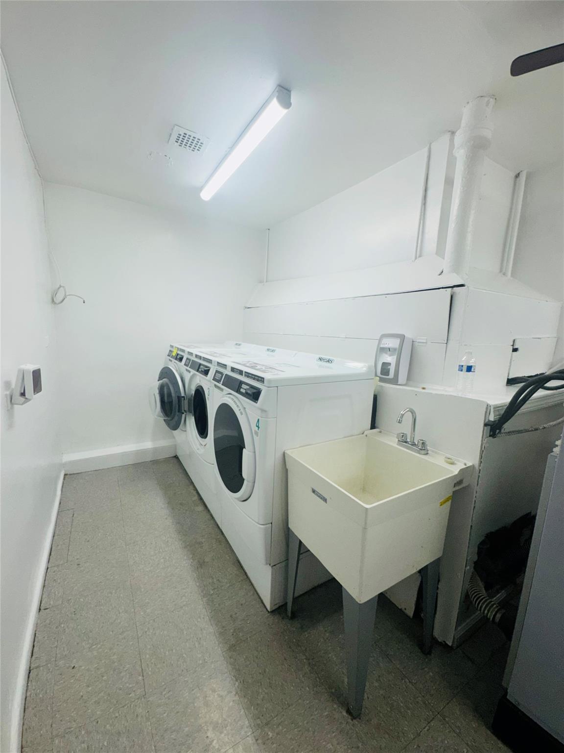 #7 photo, 86-04 Grand Ave, クイーンズ区 Elmhurst , NY 11373