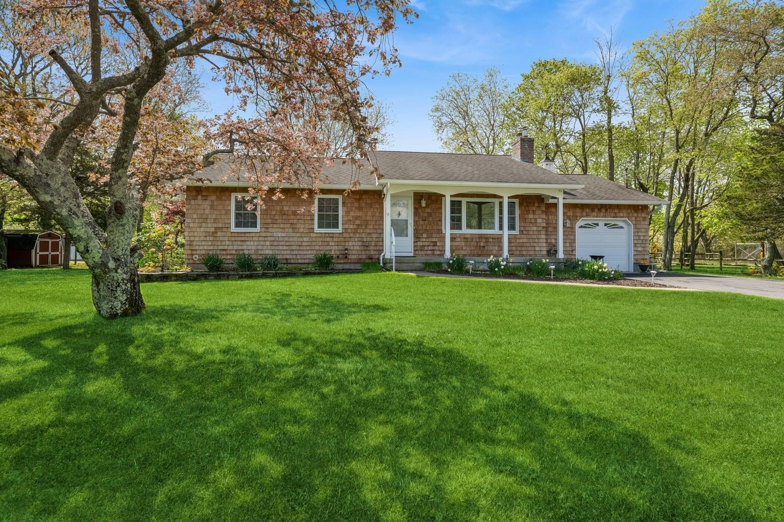 #1 photo, 2 Linda Lane, East Moriches , NY 11940