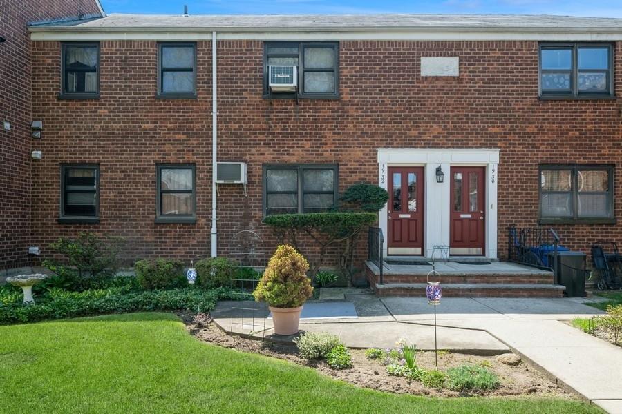 #1 photo, 19-32 202nd Street, كوينز Whitestone , NY 11360