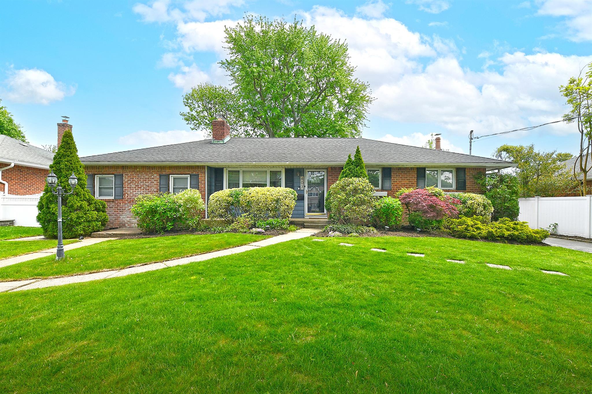 #1 photo, 407 Larkfield Road, 東長島 East Northport , NY 11731