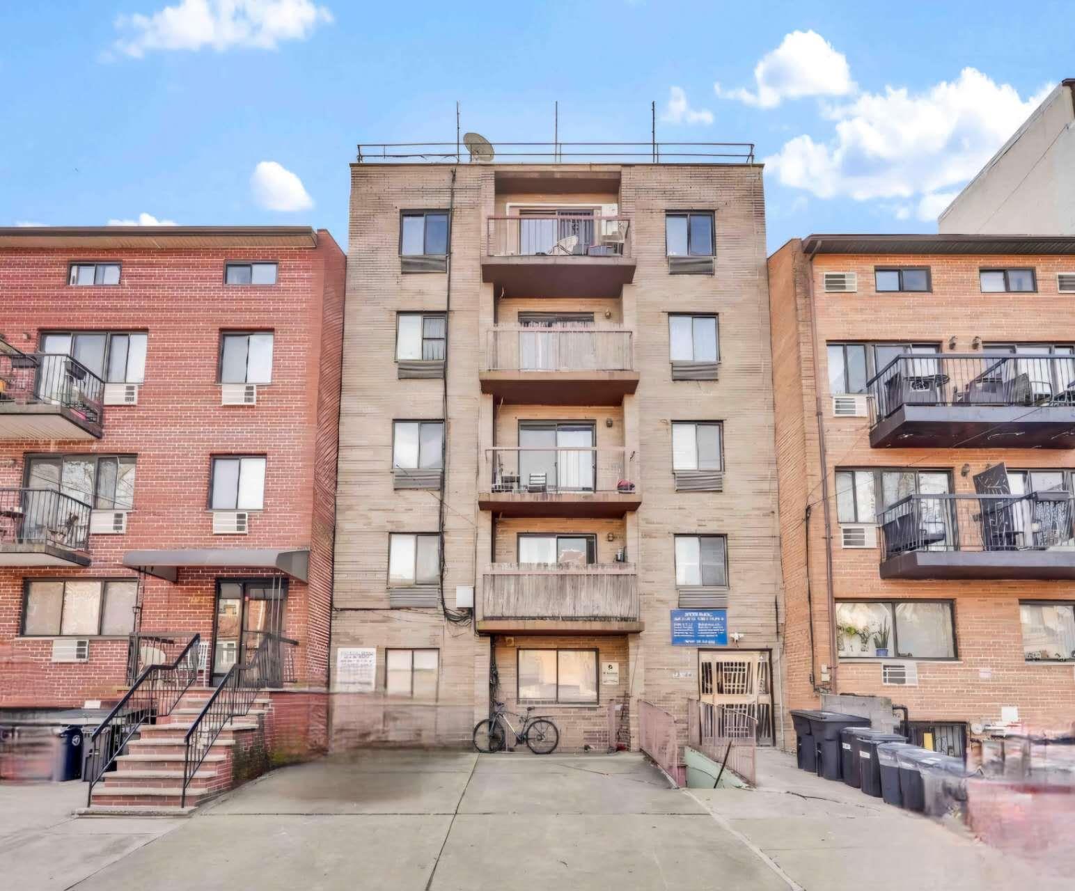 #1 photo, 75-58 113 Street, كوينز Forest Hills , NY 11375