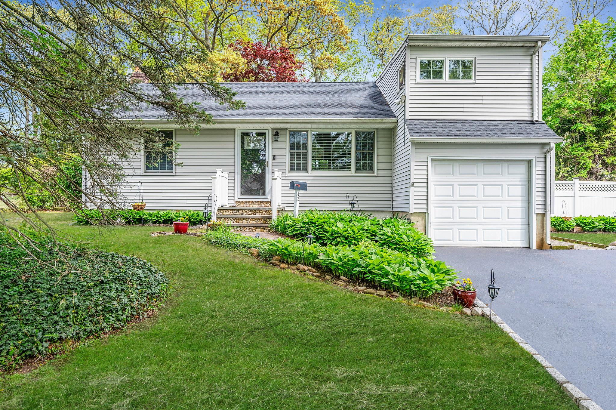 #1 photo, 42 Quebec Drive, Huntington Station , NY 11746