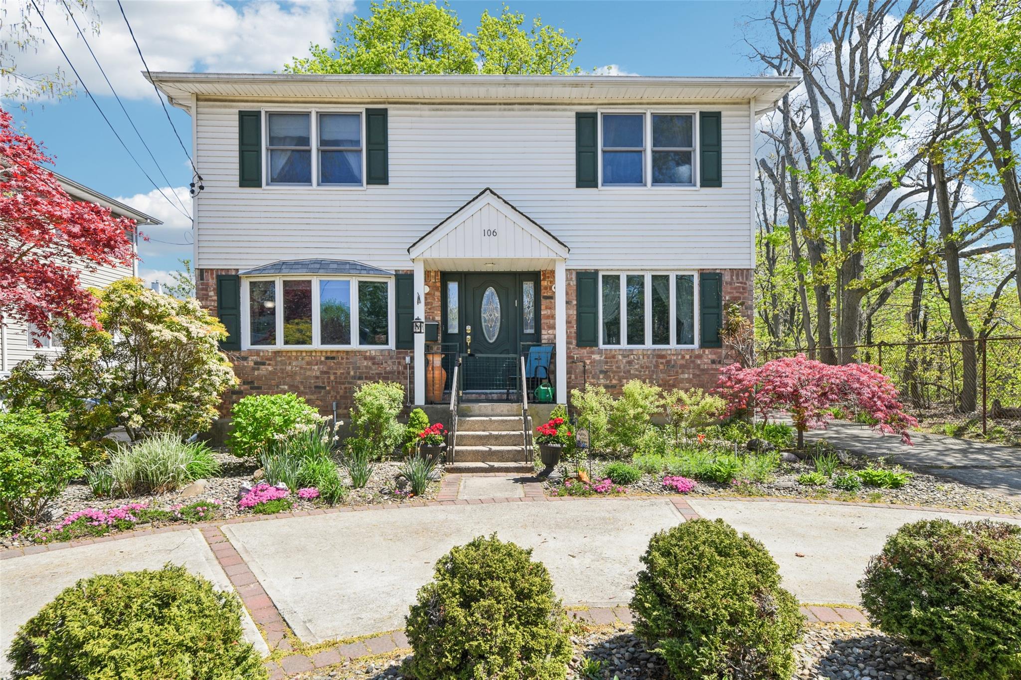 #1 photo, 106 Catlin Place, Hewlett , NY 11557