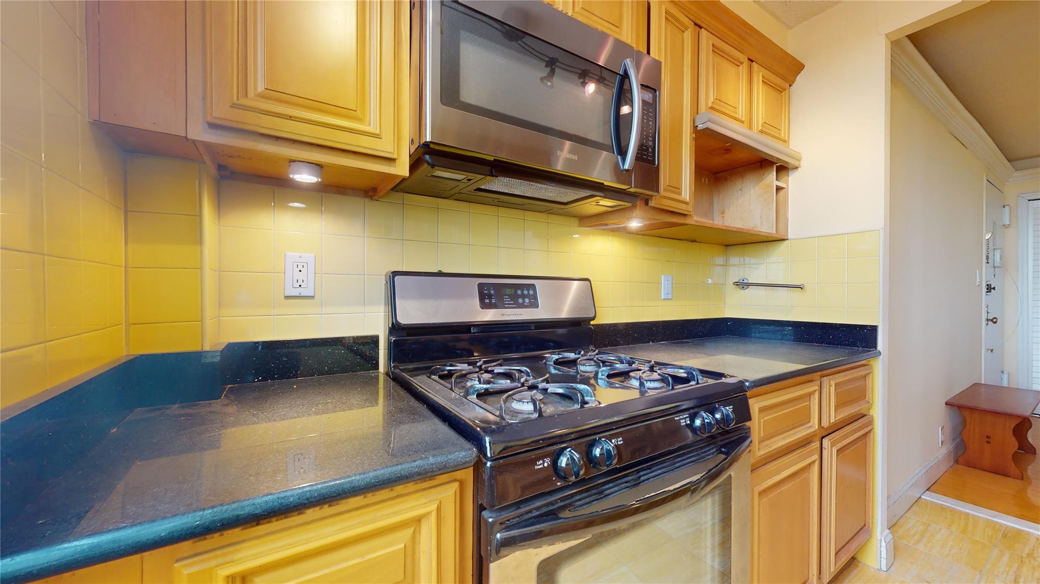 #11 photo, 118-17 Union Turnpike, クイーンズ区 Forest Hills , NY 11375