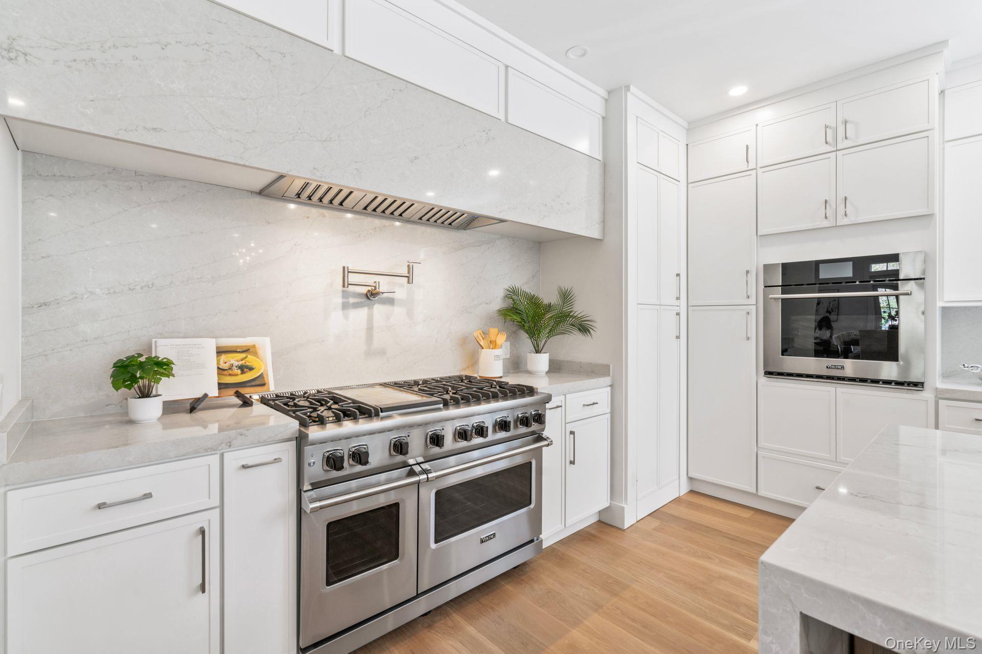 #17 photo, 10 Threepence Drive, Melville , NY 11747