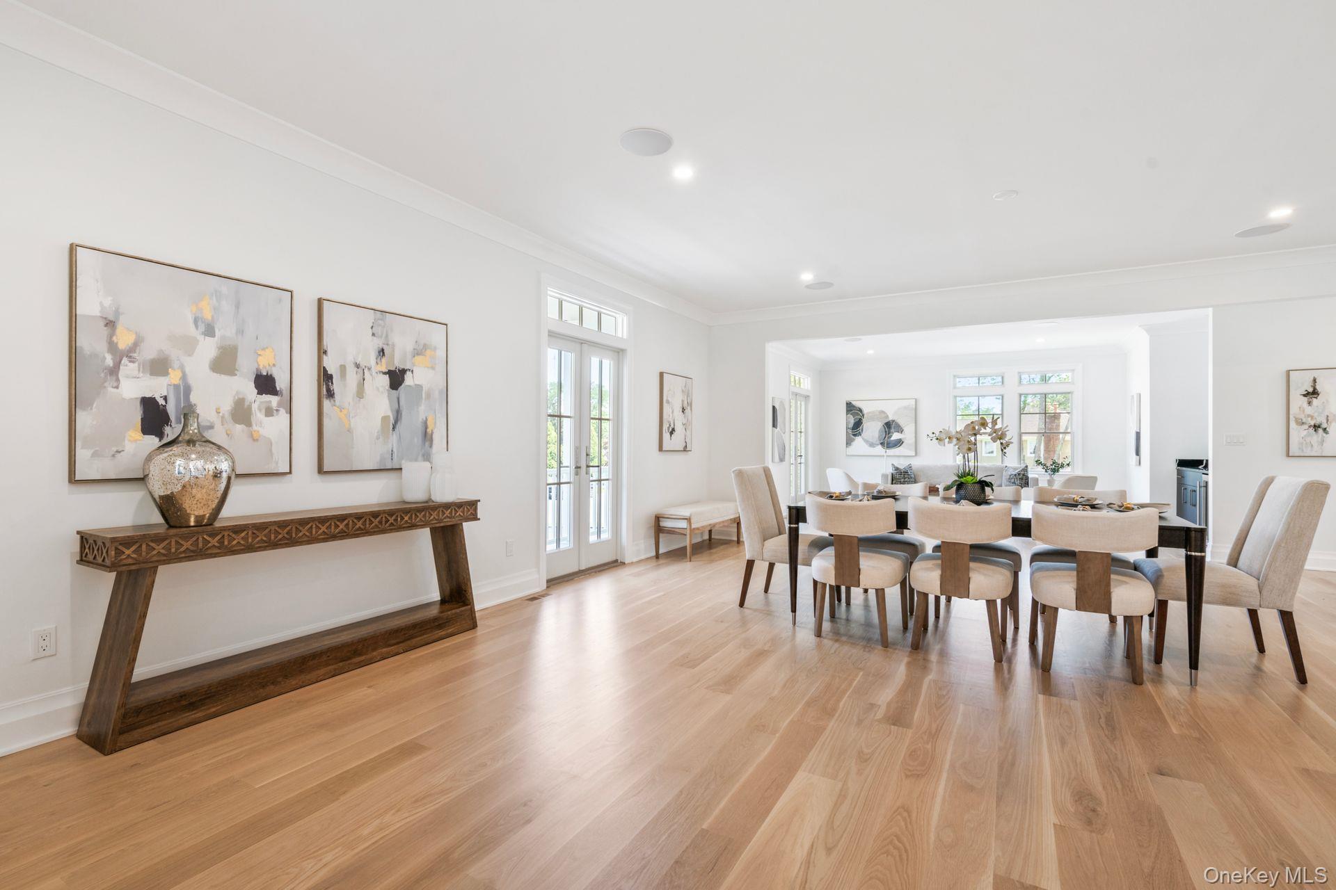 #20 photo, 10 Threepence Drive, Melville , NY 11747