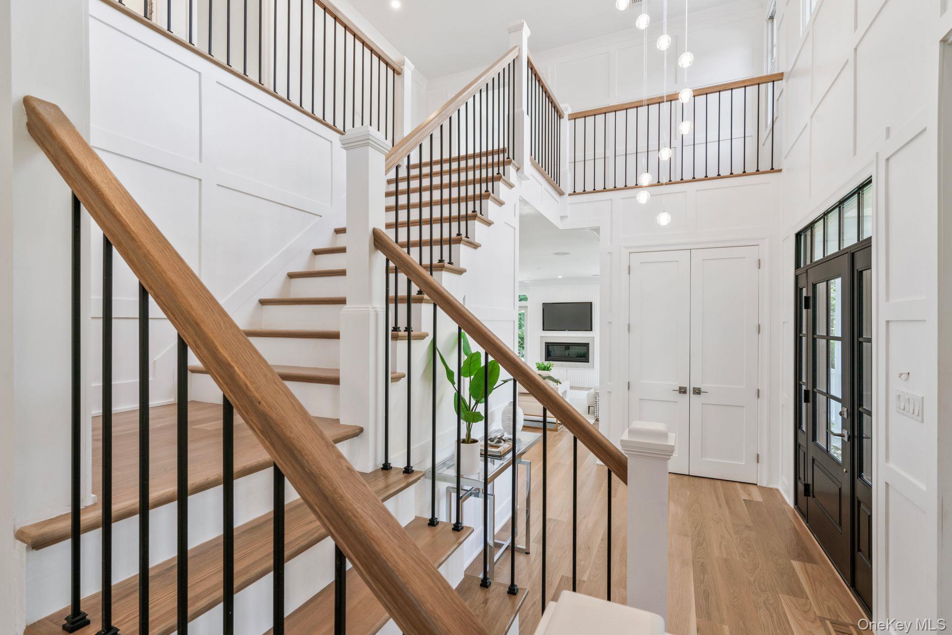 #4 photo, 10 Threepence Drive, Melville , NY 11747