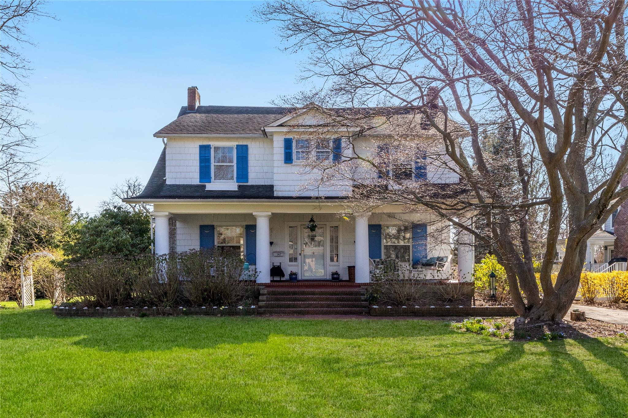 #1 photo, 147 S Windsor Avenue, Brightwaters , NY 11718