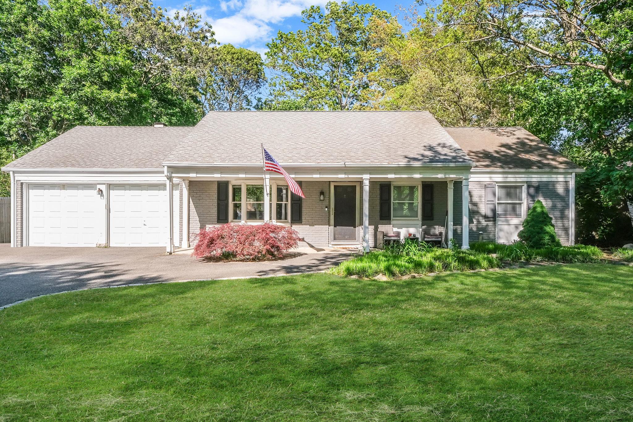 #1 photo, 11 Haverford Lane, سوفولك Coram , NY 11727