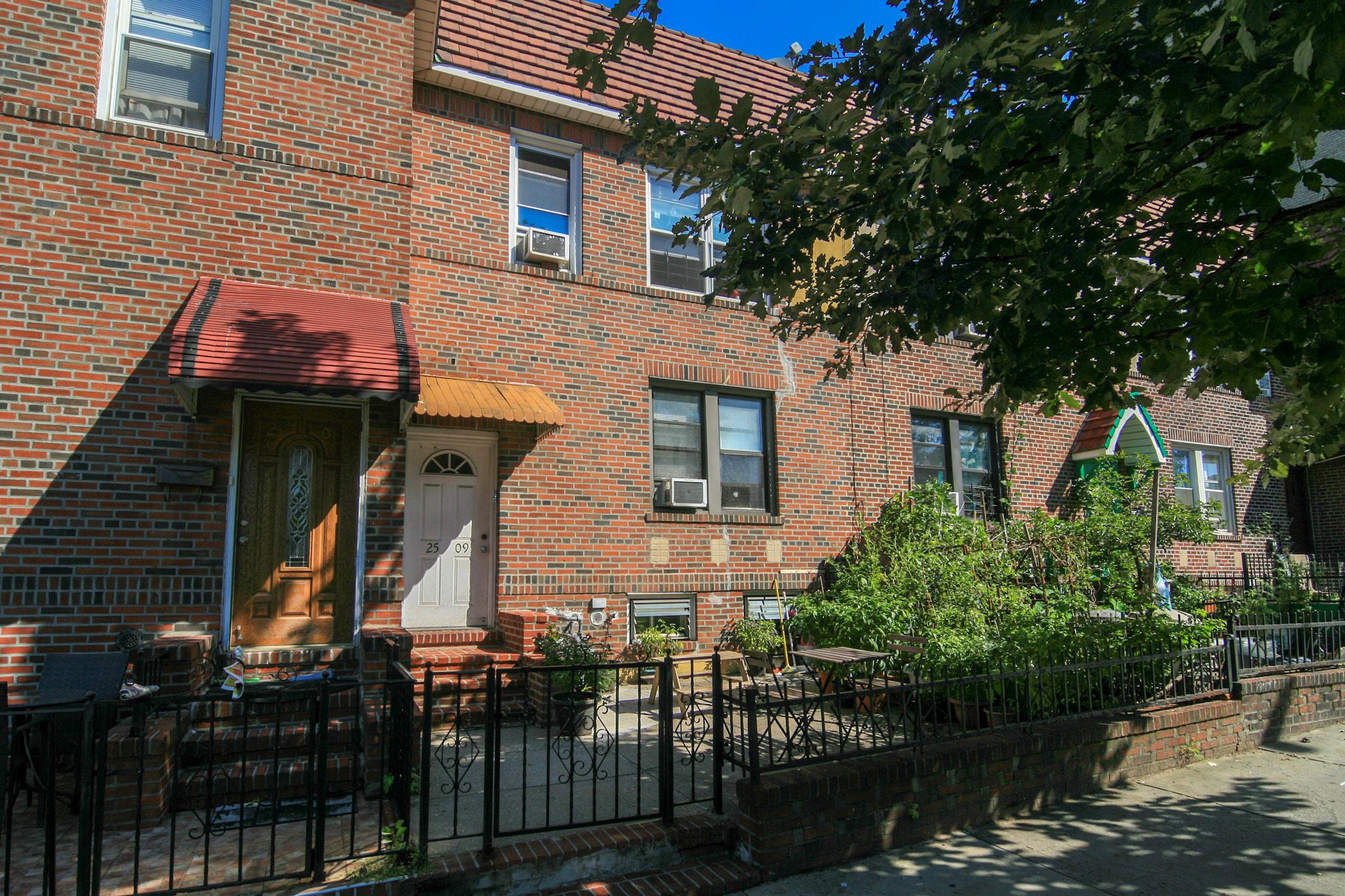 #1 photo, 25-09 35th Avenue, কুইন্‌স Astoria , NY 11106