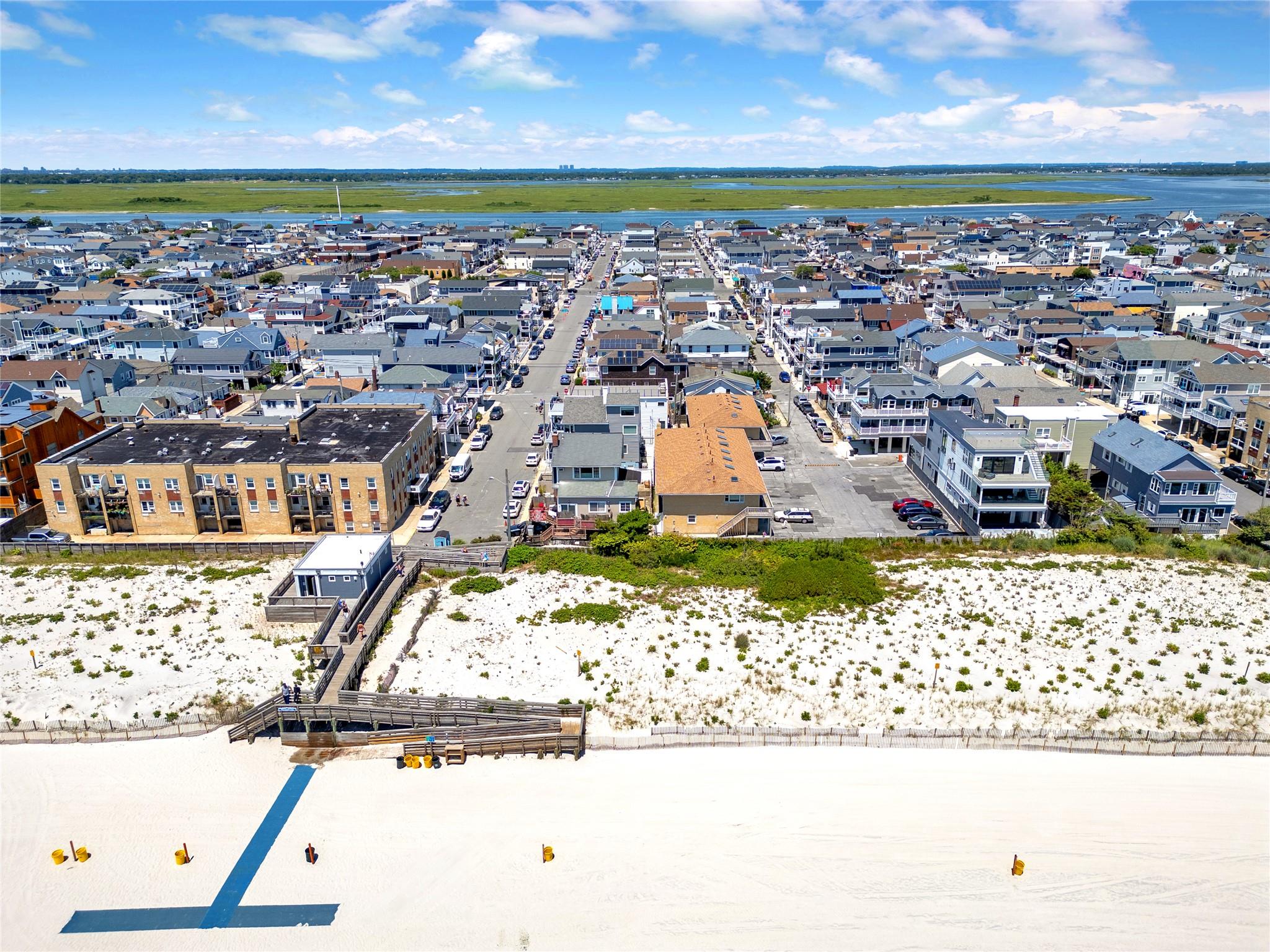 #3 photo, 981 Oceanfront, ナッソー郡 Long Beach , NY 11561