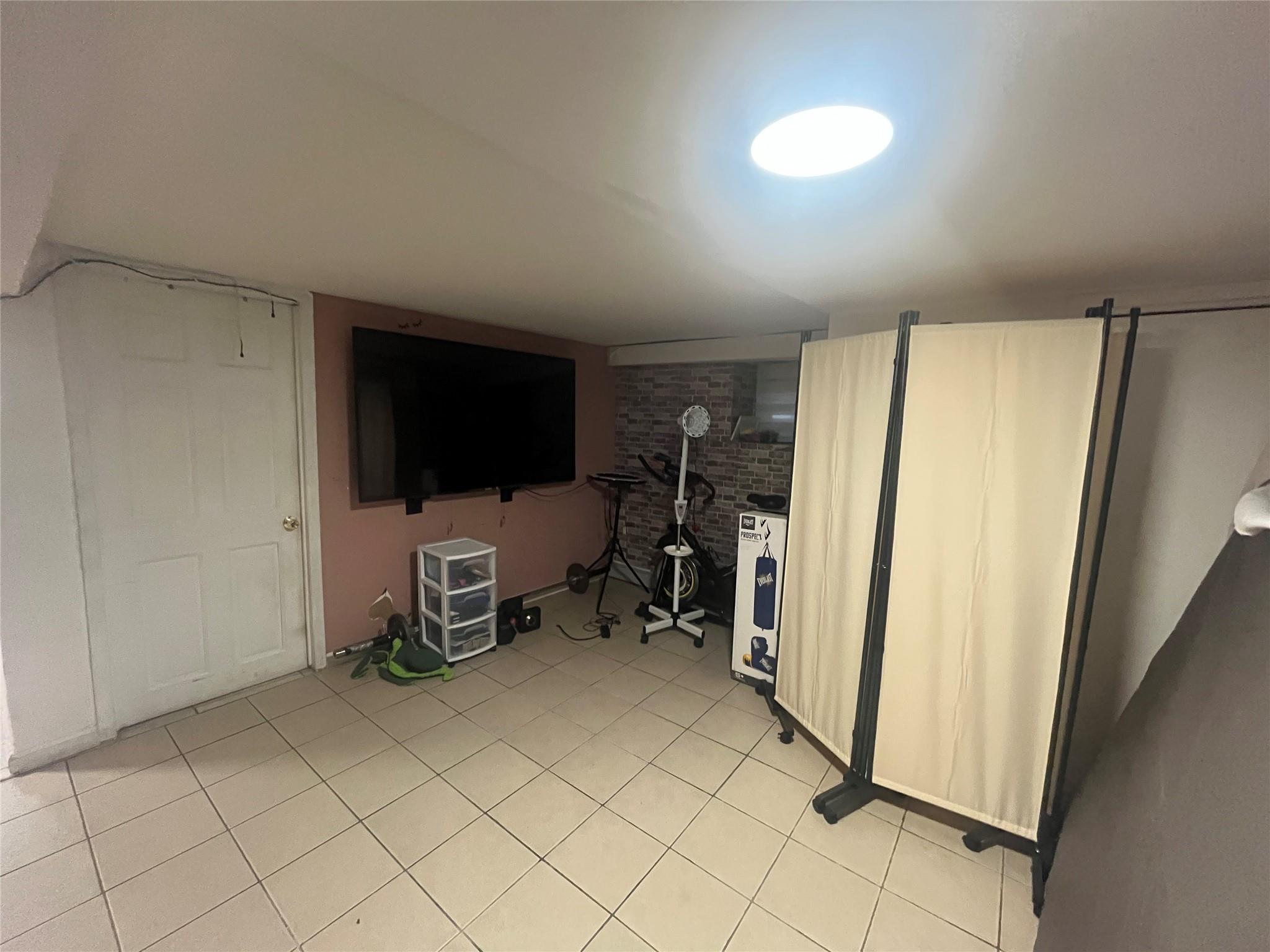 #13 photo, 2045 121st Street, 皇后區 大學點 College Point , NY 11356