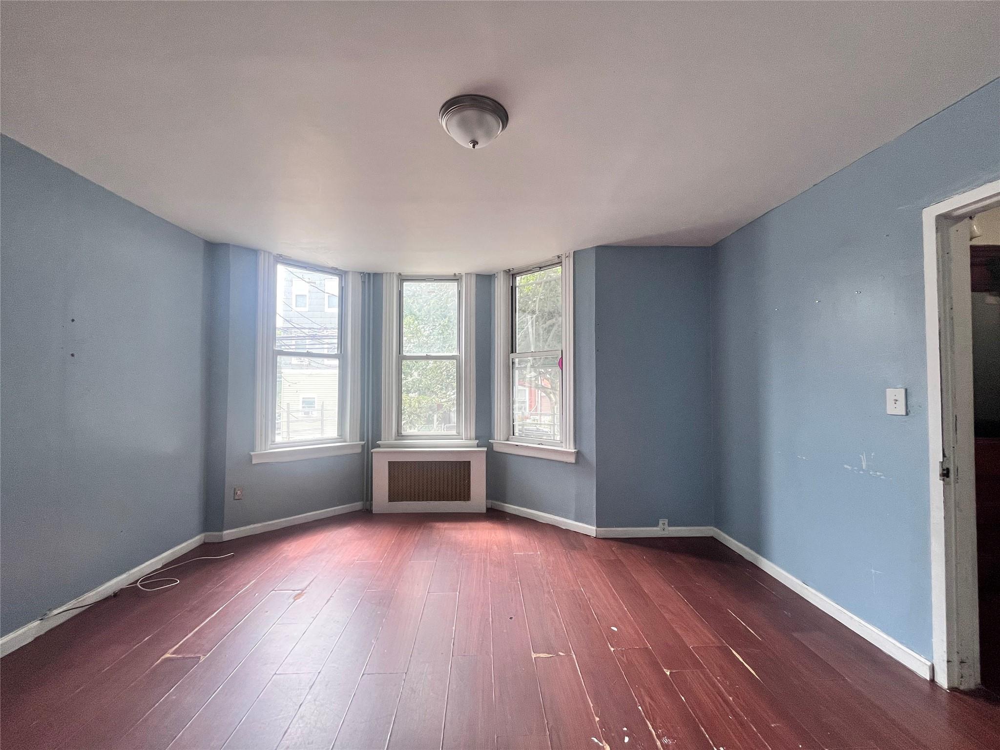 #16 photo, 2045 121st Street, 皇后區 大學點 College Point , NY 11356