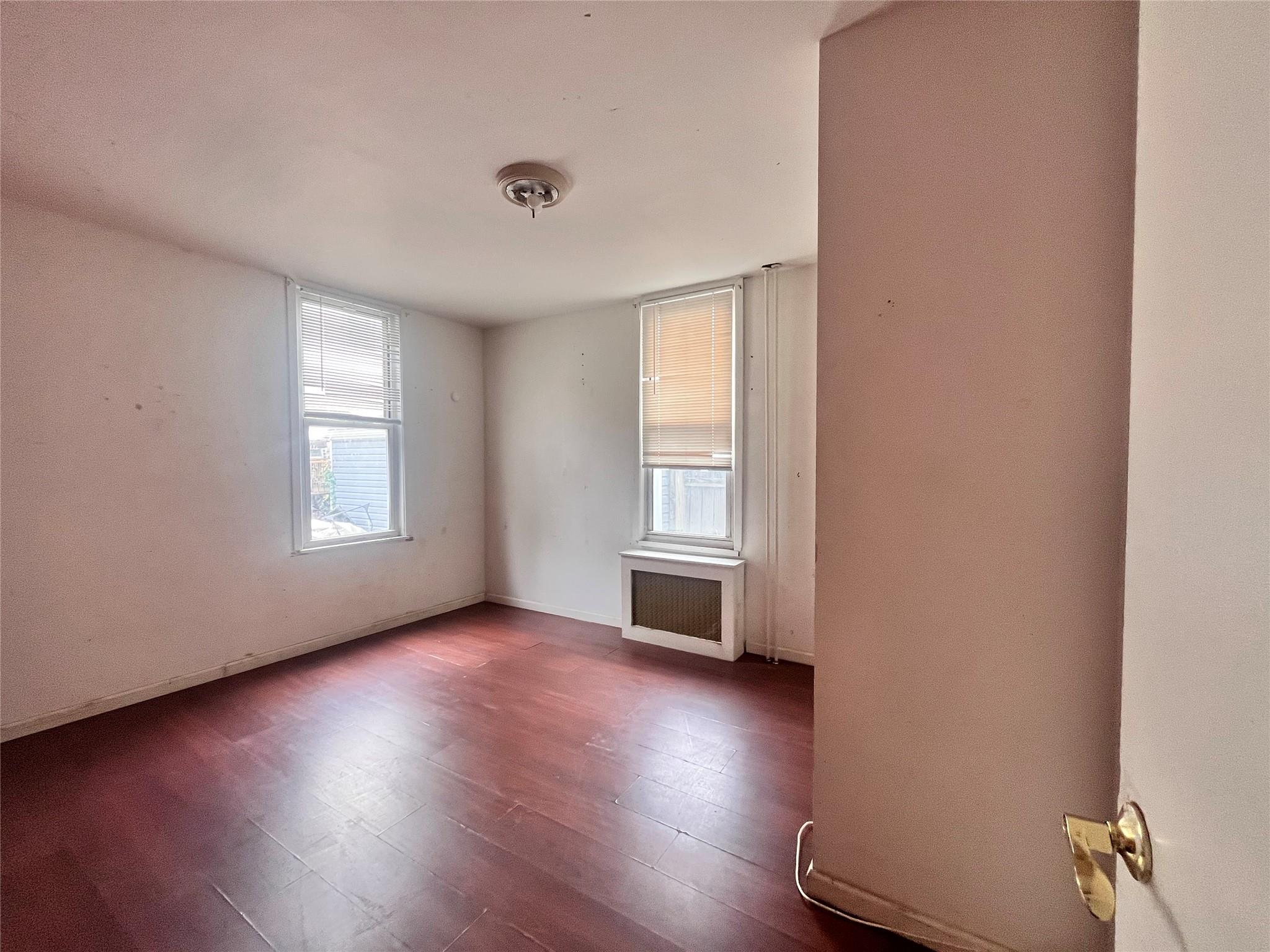 #17 photo, 2045 121st Street, 皇后區 大學點 College Point , NY 11356