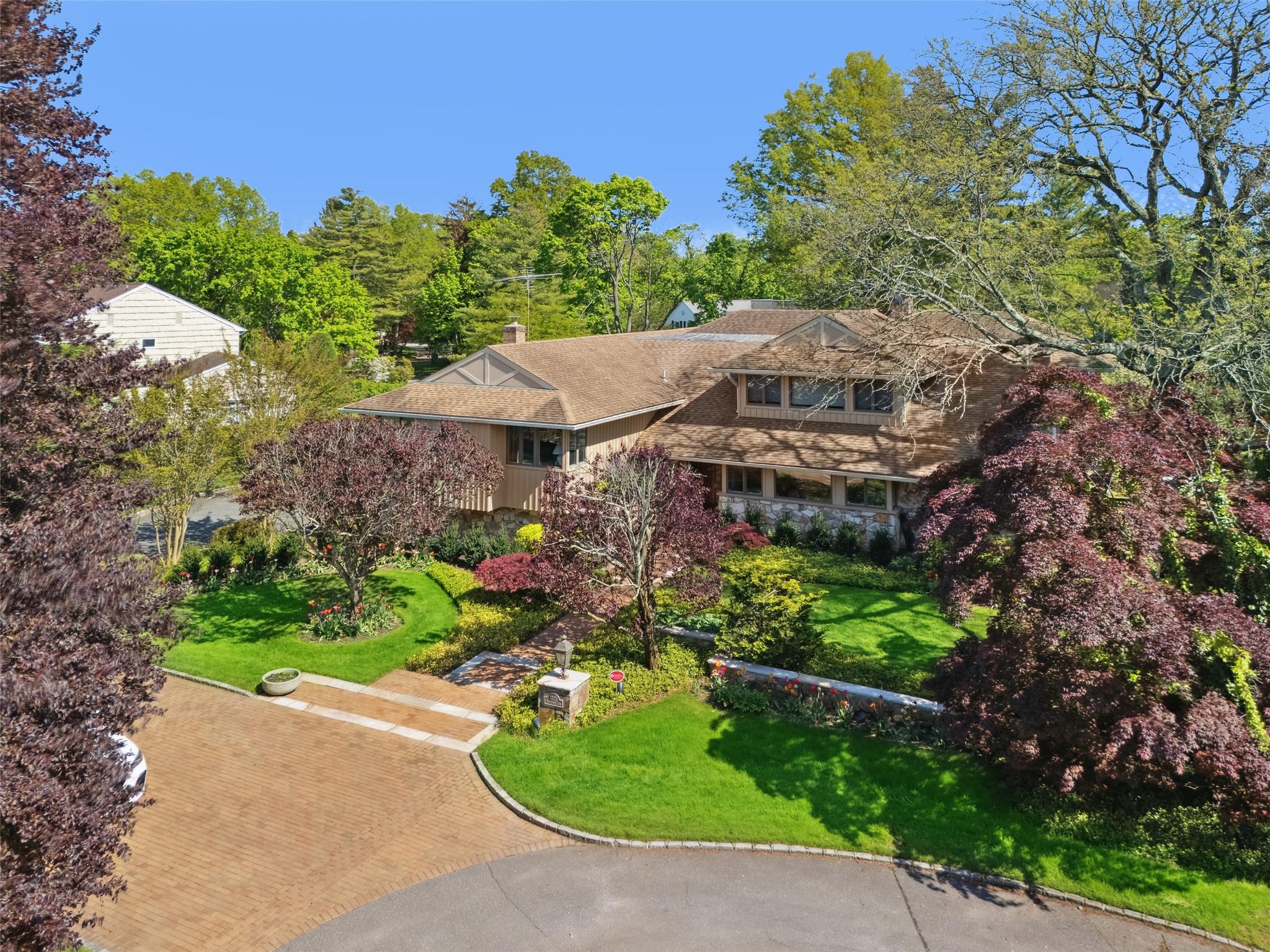 #1 photo, 1325 Huckleberry Lane, Hewlett Harbor , NY 11557
