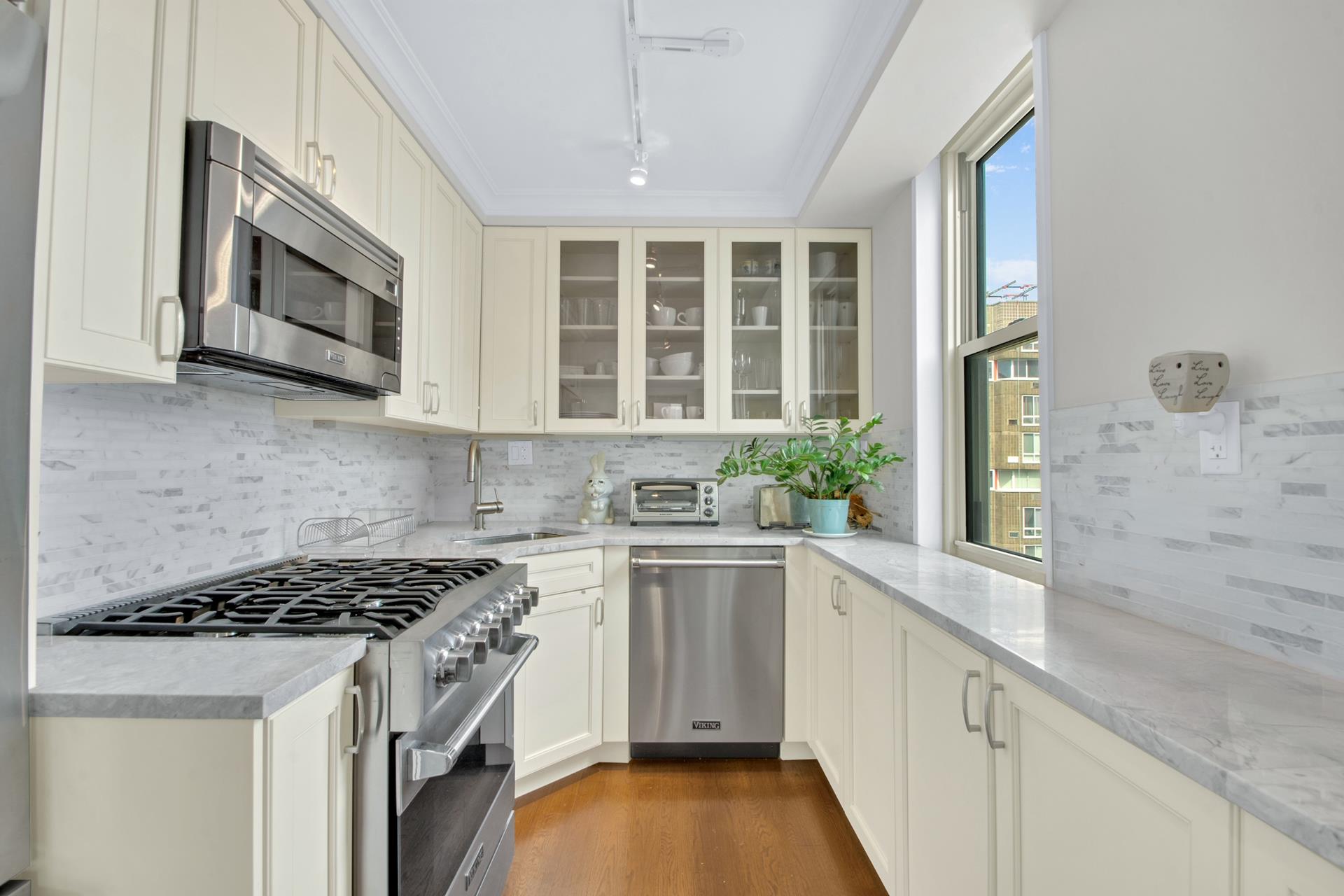 #2 photo, 575 MAIN Street, マンハッタン Roosevelt Island , NY 10044