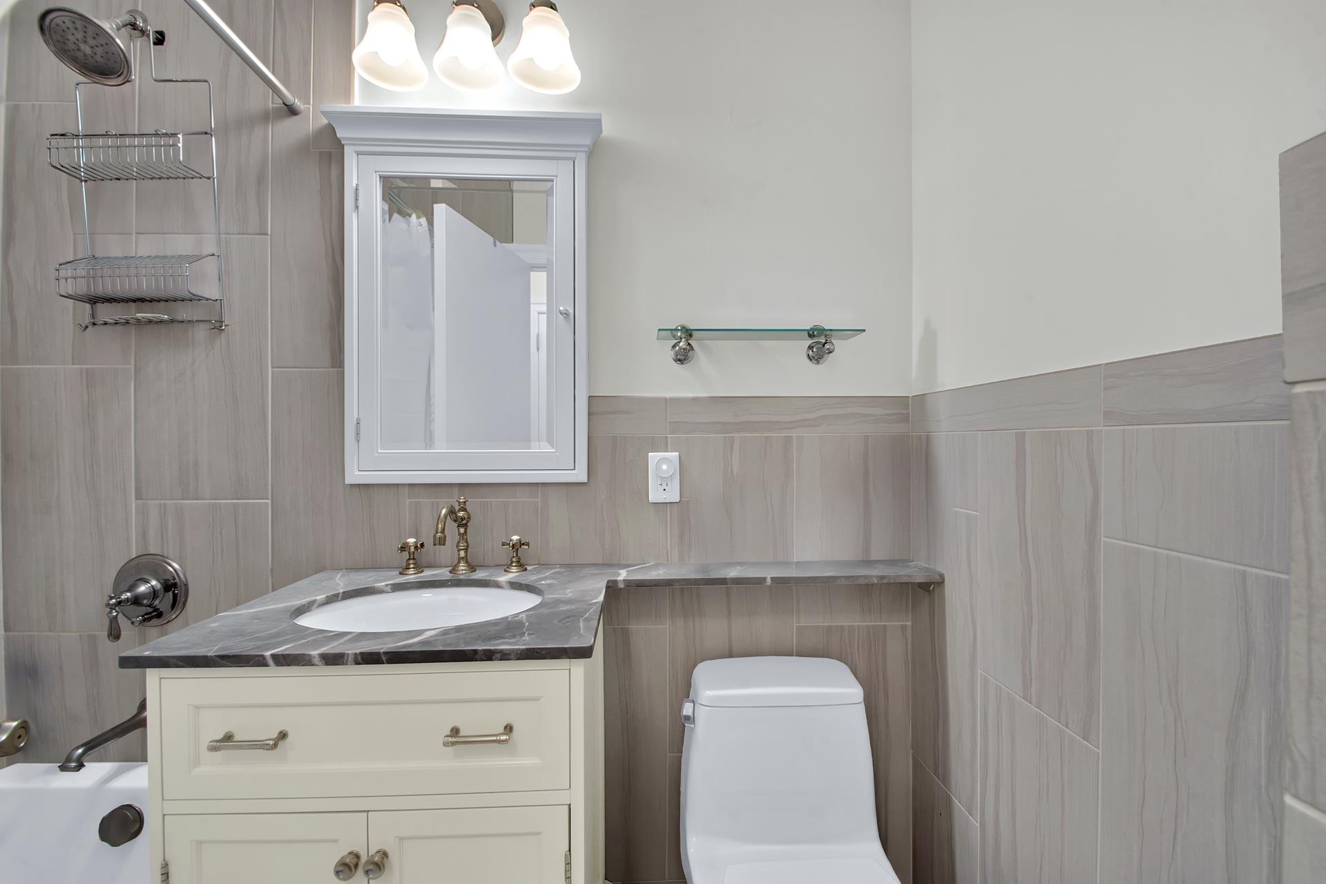 #5 photo, 575 MAIN Street, マンハッタン Roosevelt Island , NY 10044