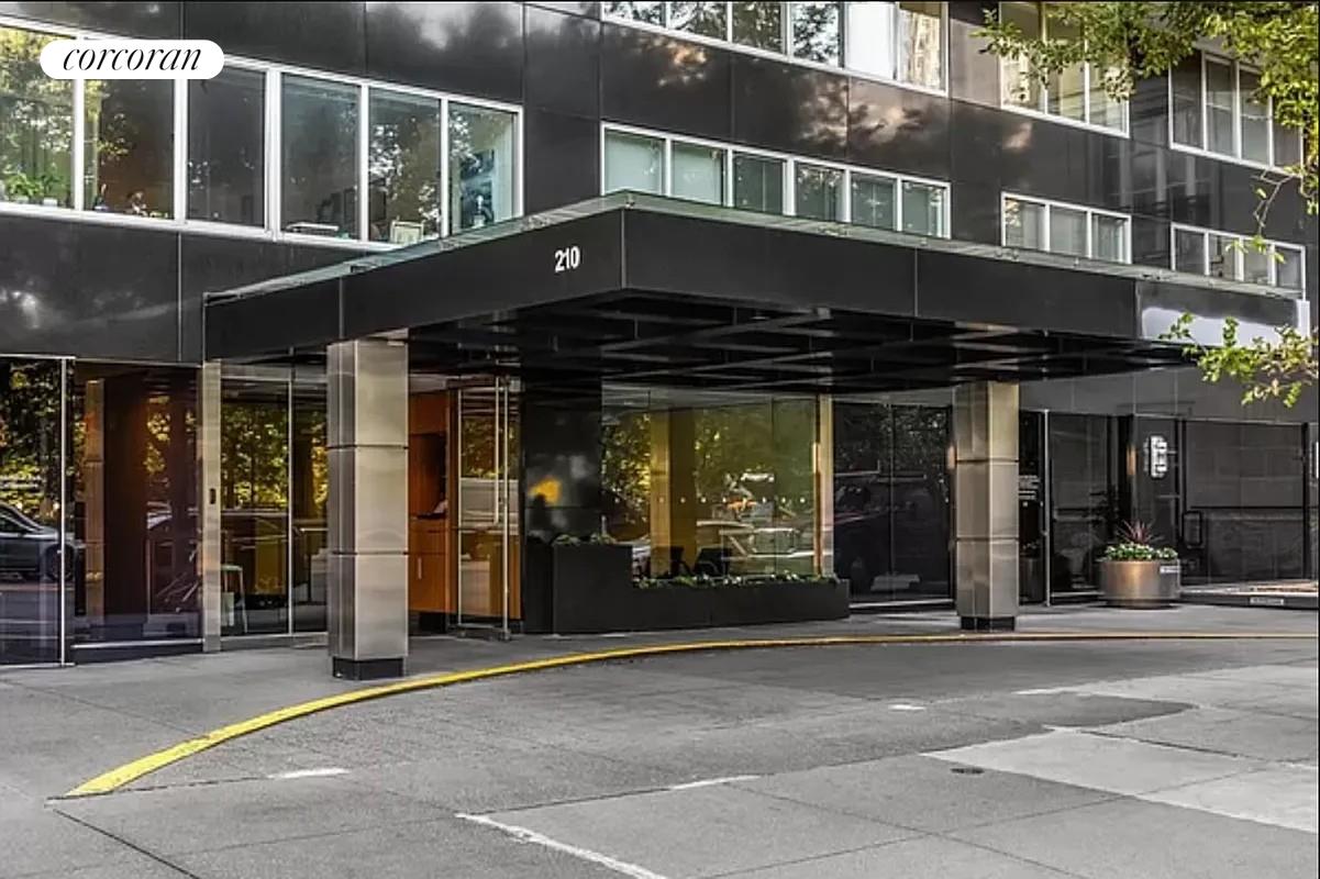 #19 photo, 210 CENTRAL Park S, マンハッタン Central Park South , NY 10019