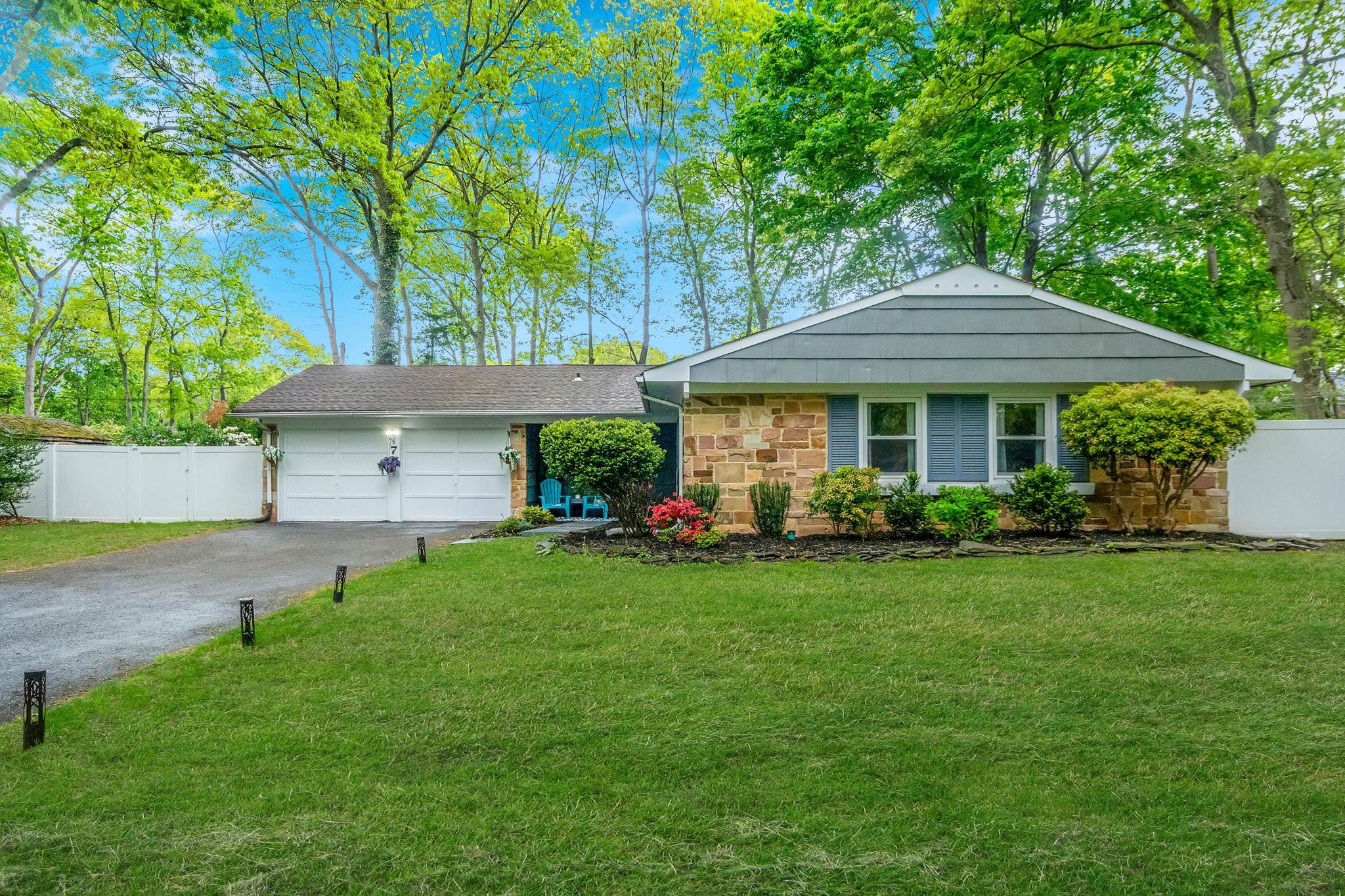 #1 photo, 7 Sandstone Lane, سوفولك Stony Brook , NY 11790