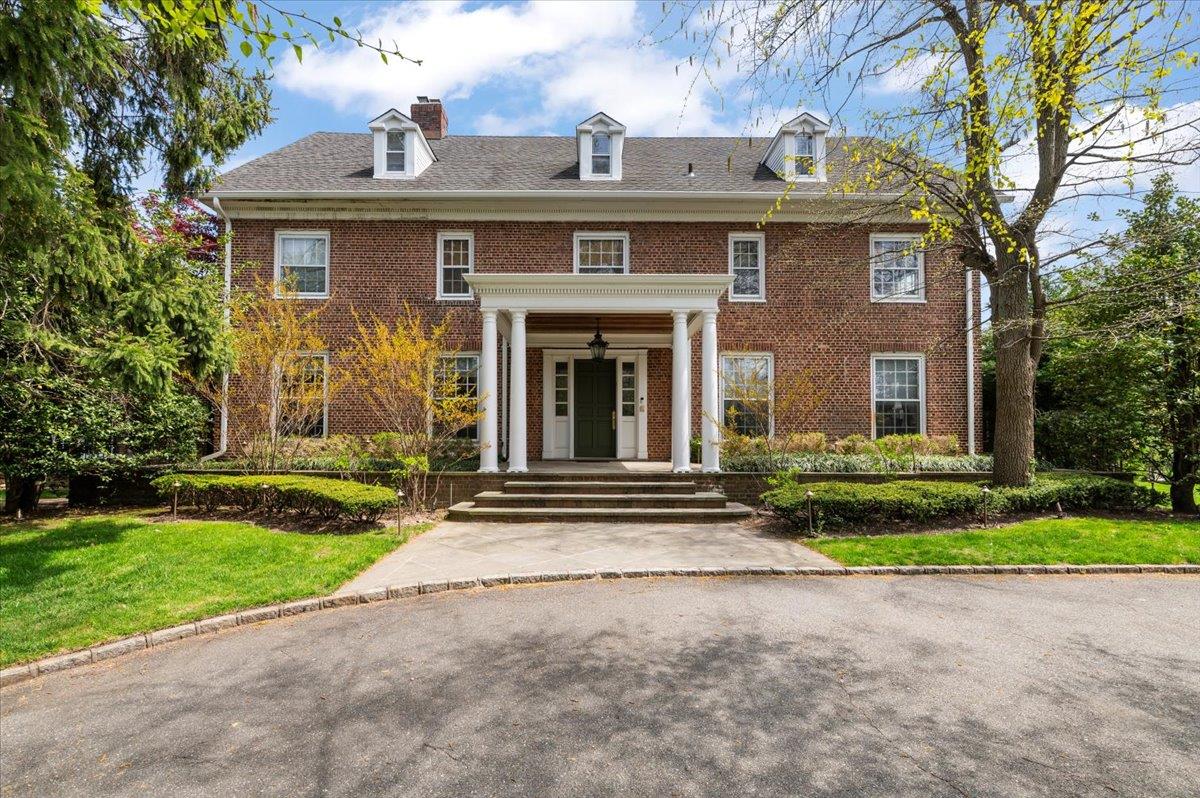 #1 photo, 835 Pond Lane, Woodsburgh , NY 11598