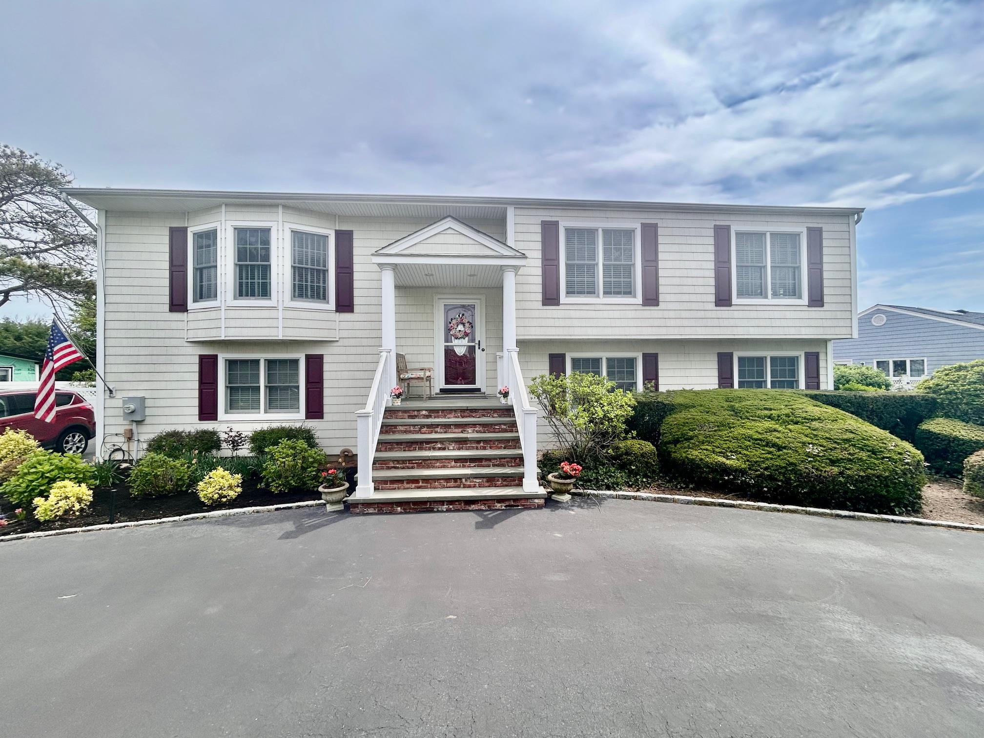 #1 photo, 36 Shore Drive, Copiague , NY 11726