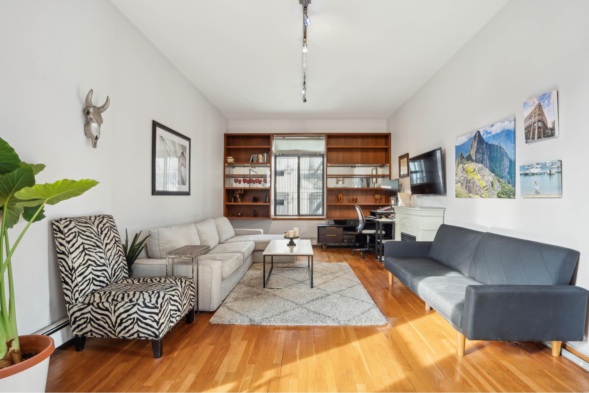 #1 photo, 341 W 47TH Street, 曼哈頓 中城西区 Hells Kitchen , NY 10036