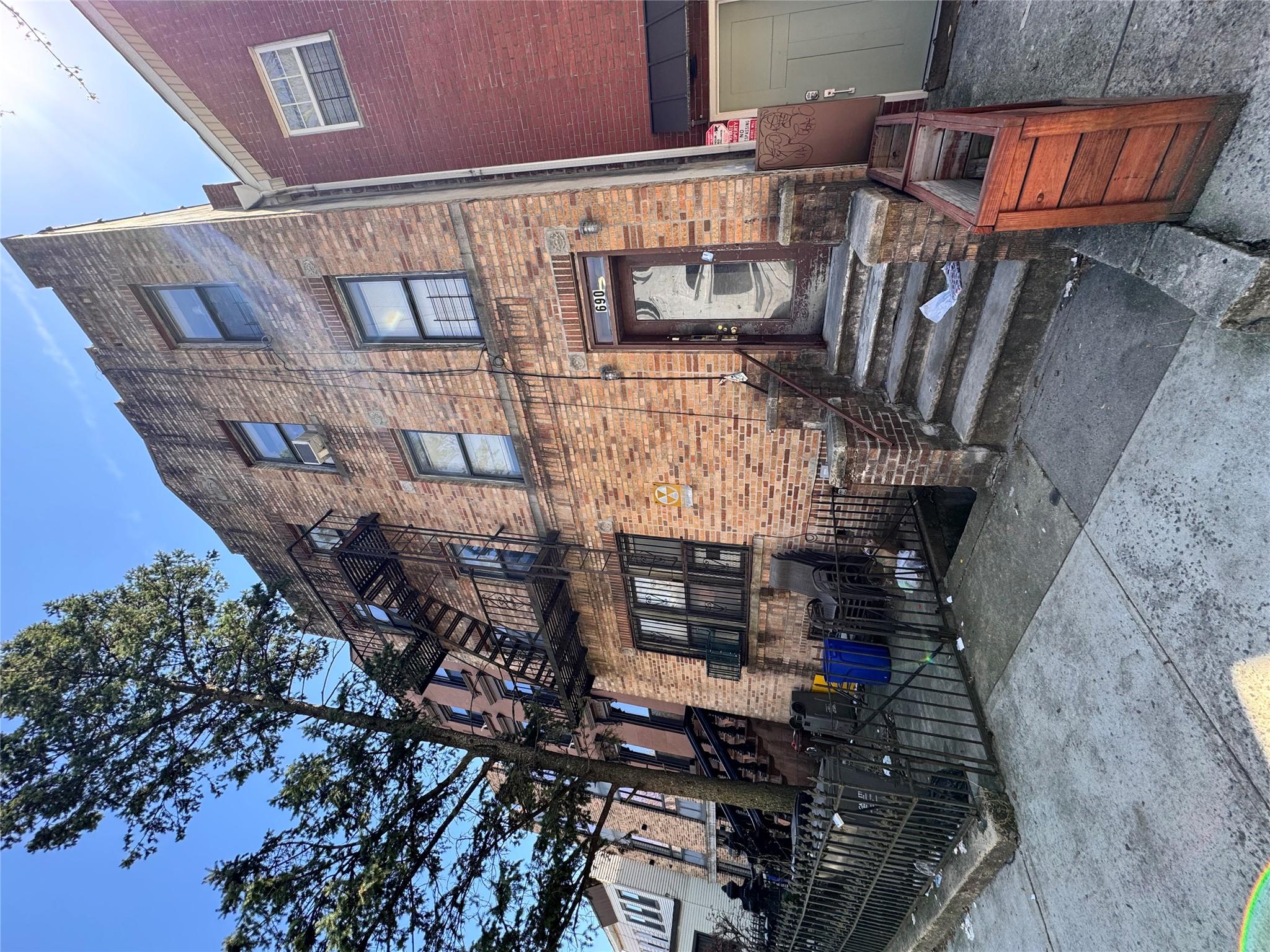 #2 photo, 690 Monroe Street, ブルックリン区 Brooklyn , NY 11221