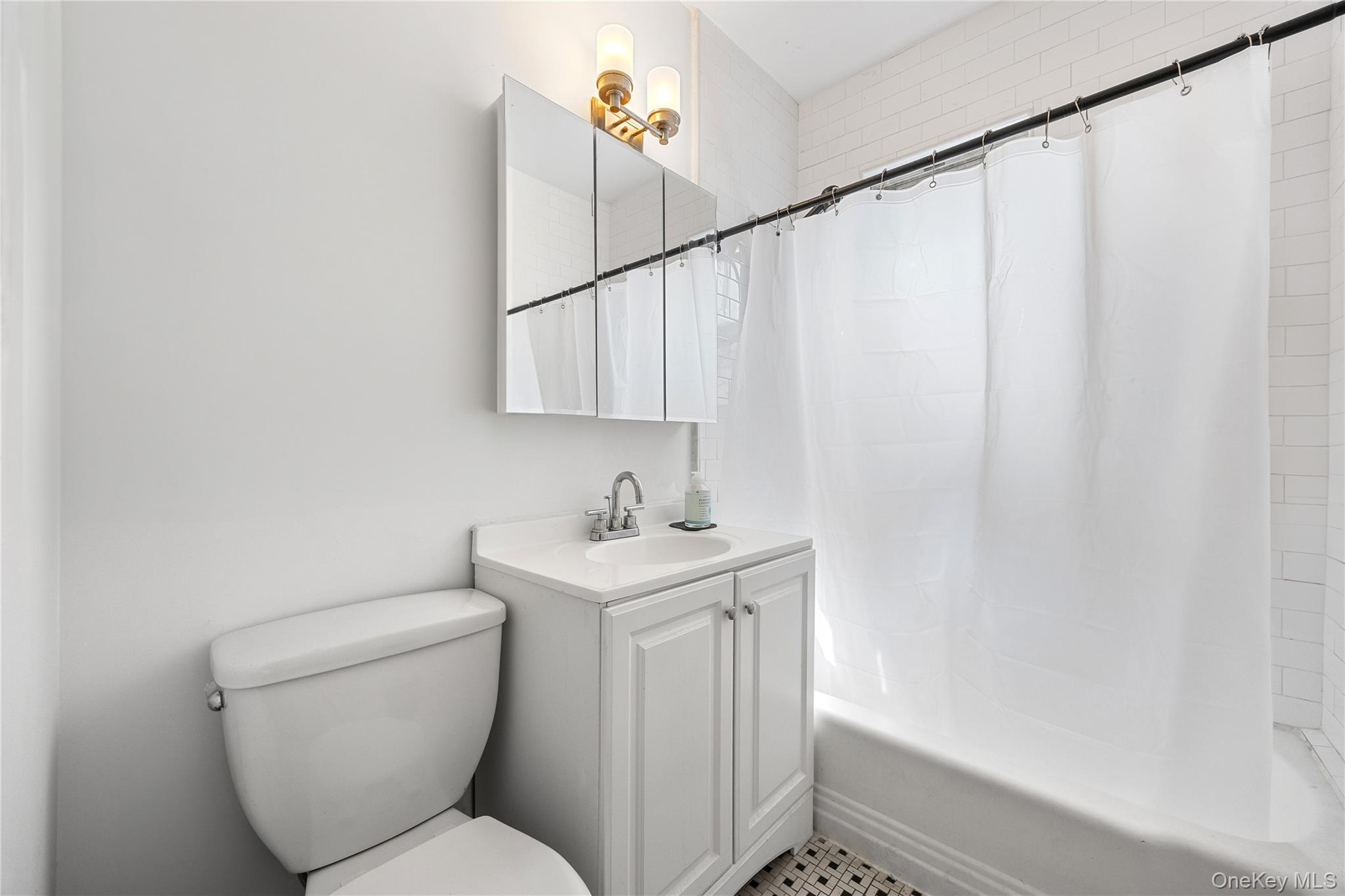 #10 photo, 152-26/28 Northern Boulevard, كوينز Flushing , NY 11354