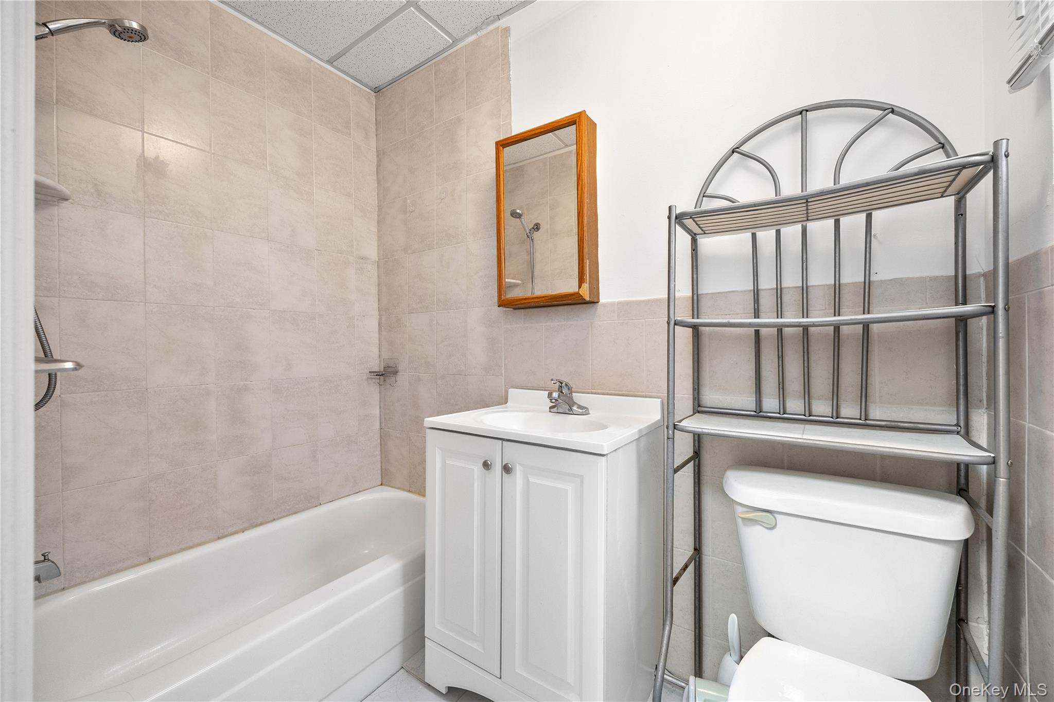 #11 photo, 152-26/28 Northern Boulevard, كوينز Flushing , NY 11354